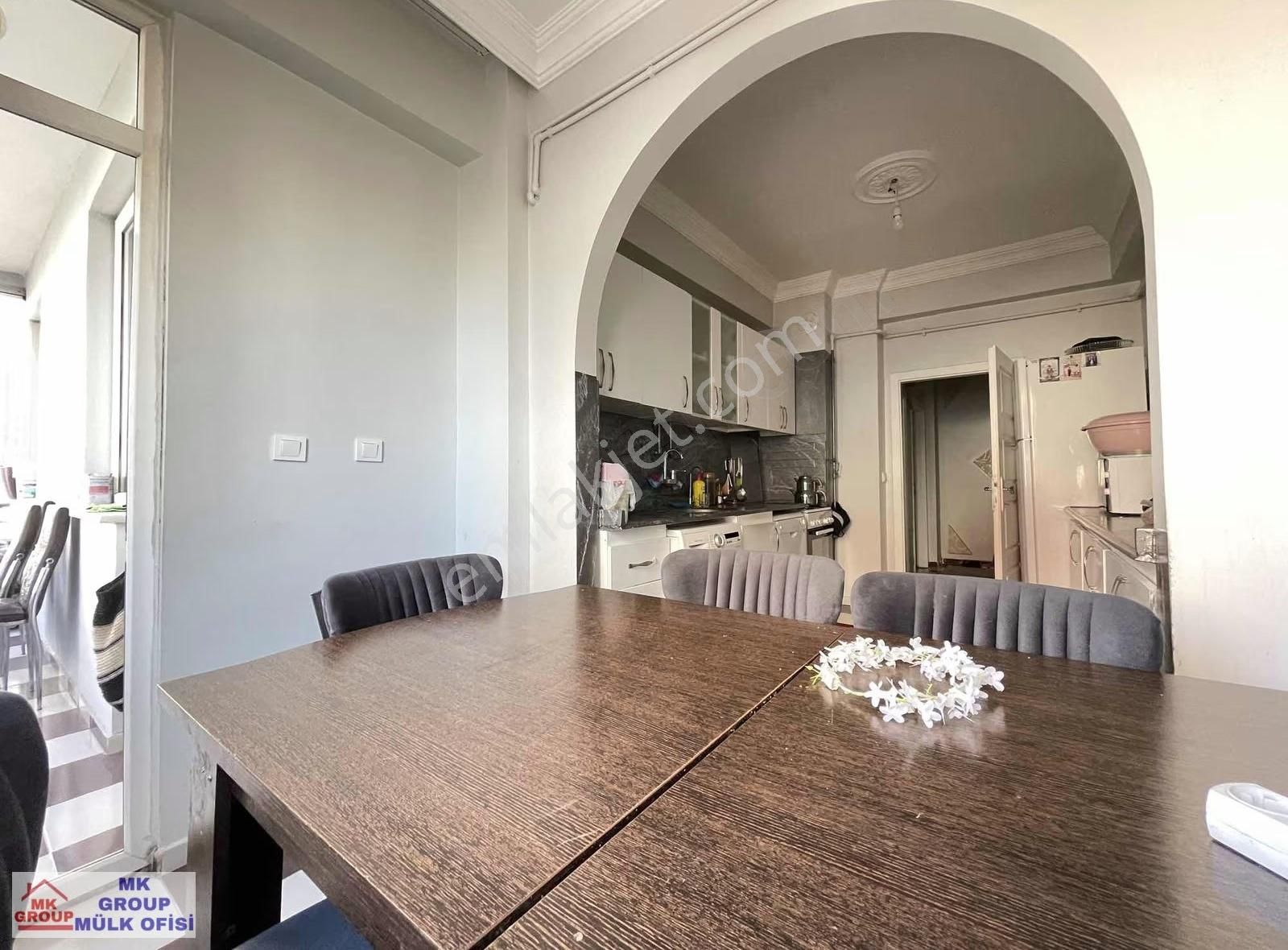 Papatya Caddesi Üzerinde Geniş Oturumlu Eşyalı Satılık 3+1 Daire - Görsel 4