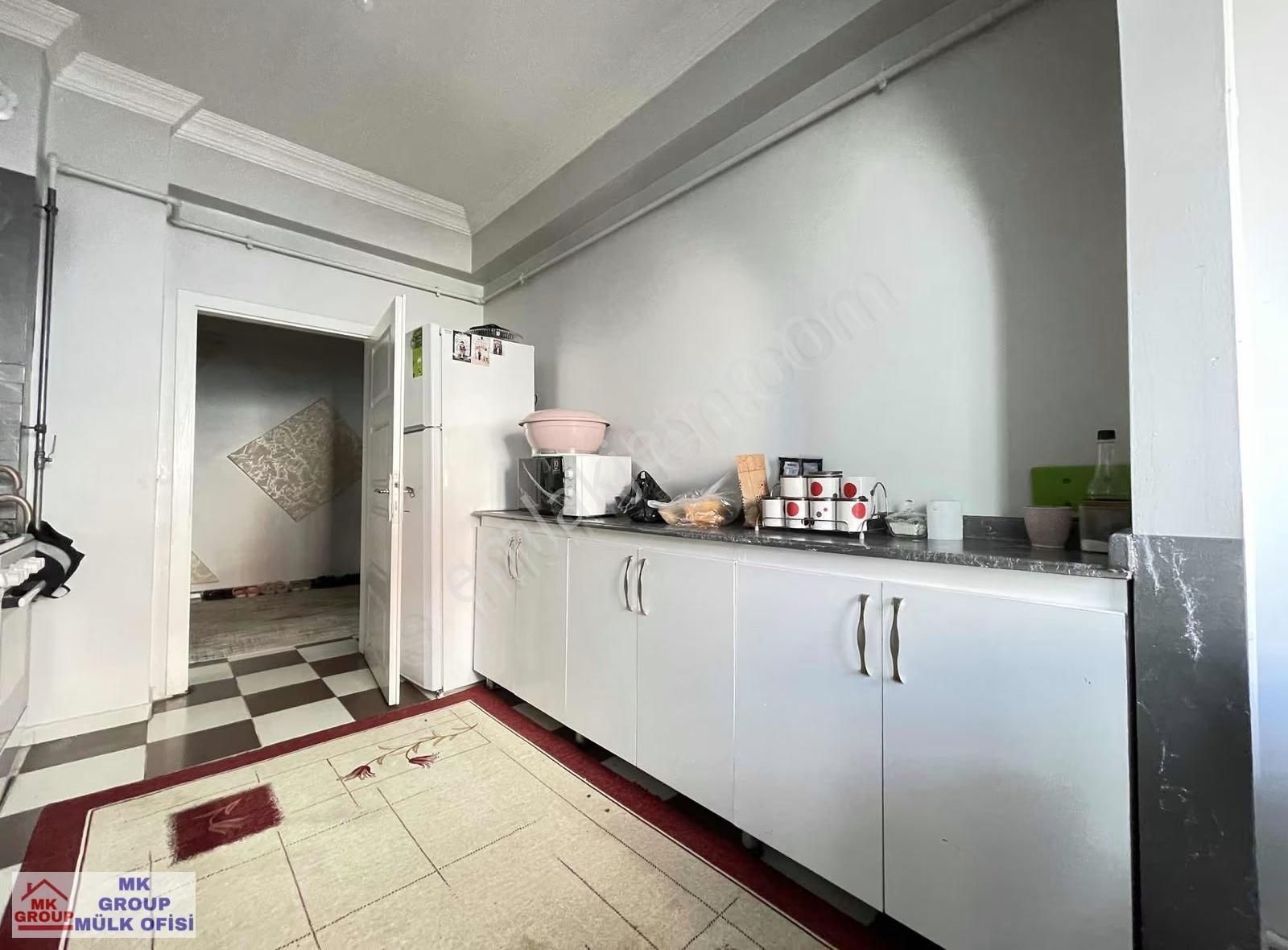 Papatya Caddesi Üzerinde Geniş Oturumlu Eşyalı Satılık 3+1 Daire - Görsel 2