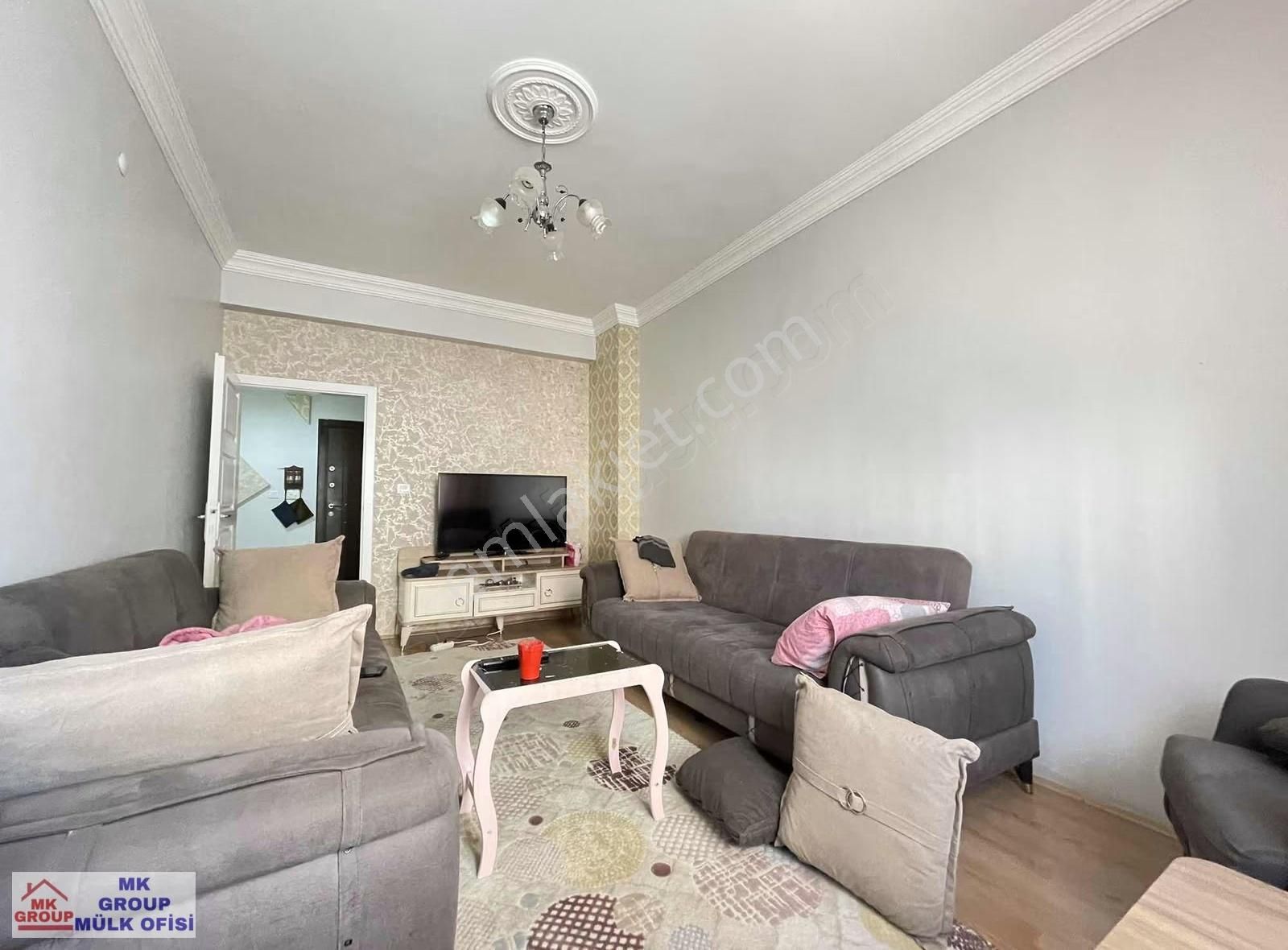 Papatya Caddesi Üzerinde Geniş Oturumlu Eşyalı Satılık 3+1 Daire - Görsel 3