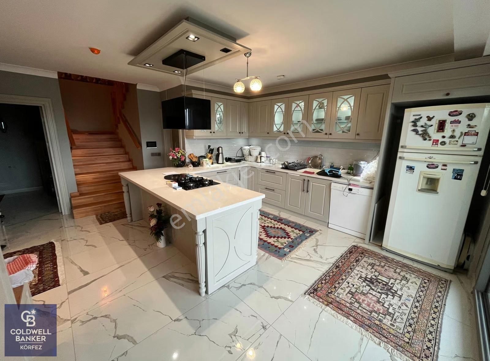Güre'de Tam Müstakil, Full Eşyalı Triplex Villa - Görsel 17