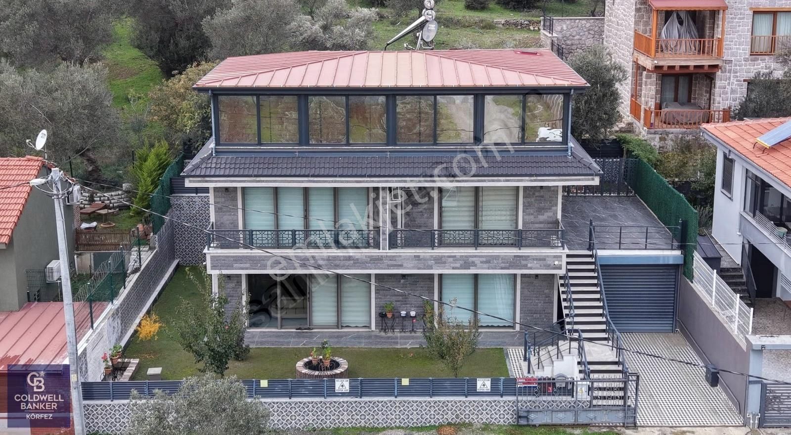 Güre'de Tam Müstakil, Full Eşyalı Triplex Villa