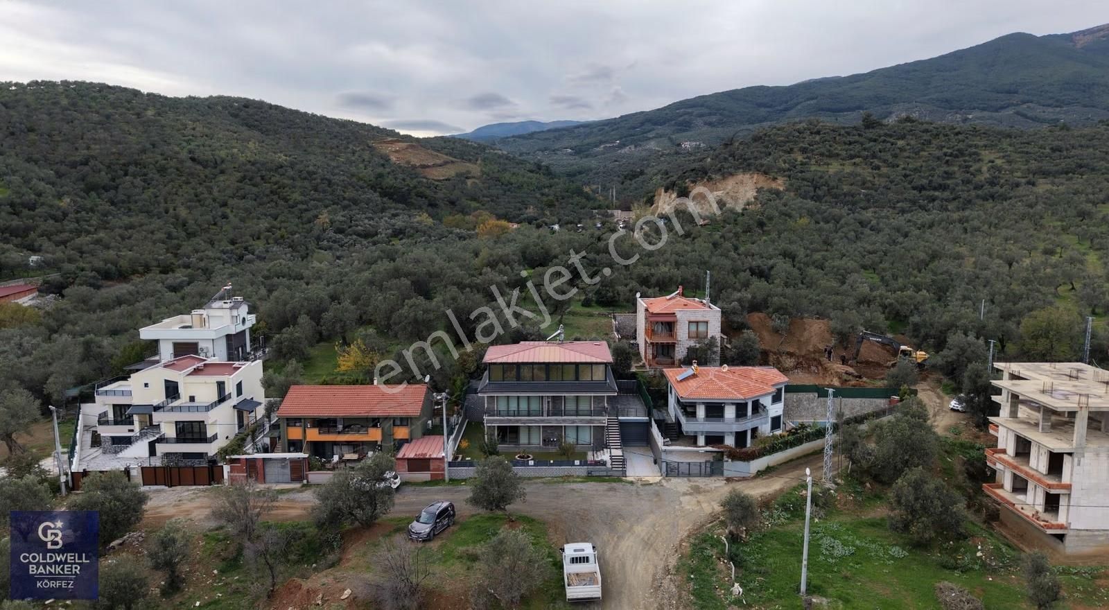 Güre'de Tam Müstakil, Full Eşyalı Triplex Villa - Görsel 8