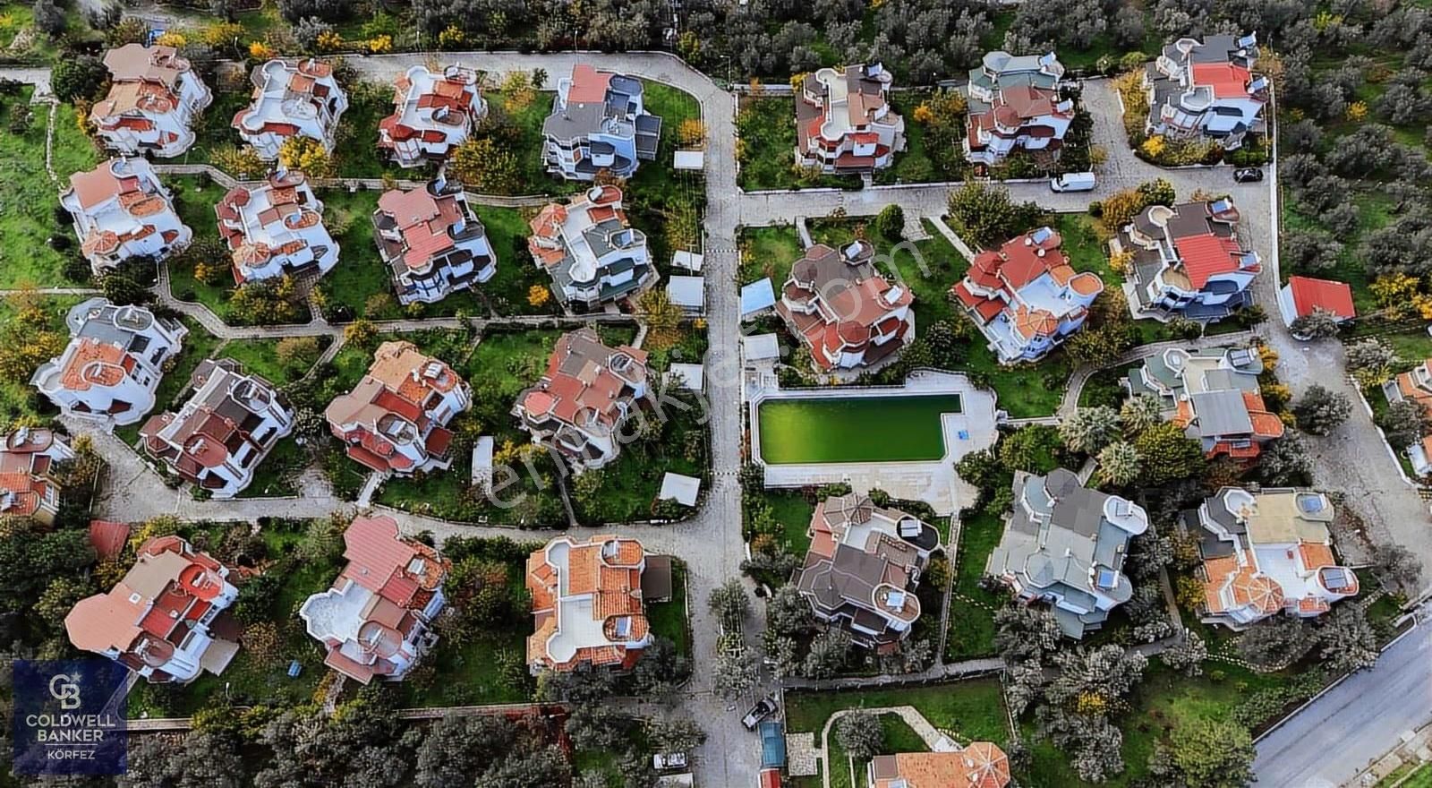 Havacılar Mevkiinde Havuzlu Sitede 5+1 Triplex Villa - Görsel 4