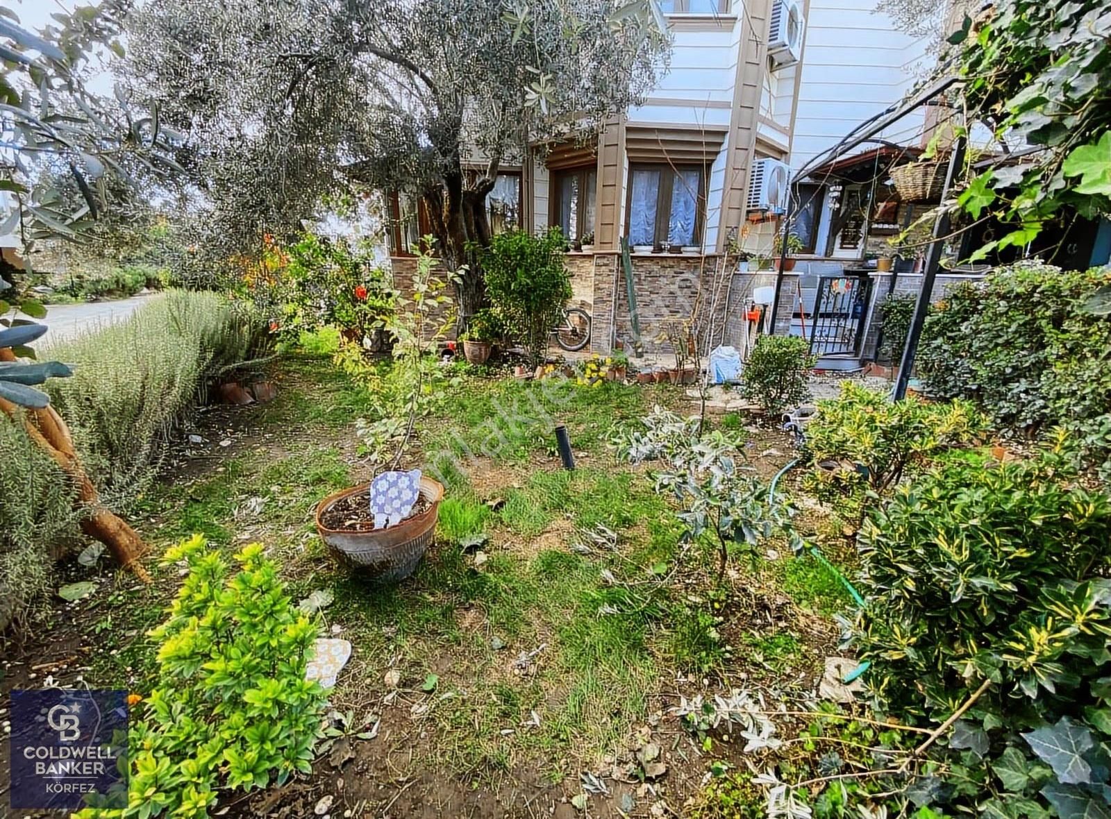 Havacılar Mevkiinde Havuzlu Sitede 5+1 Triplex Villa - Görsel 11