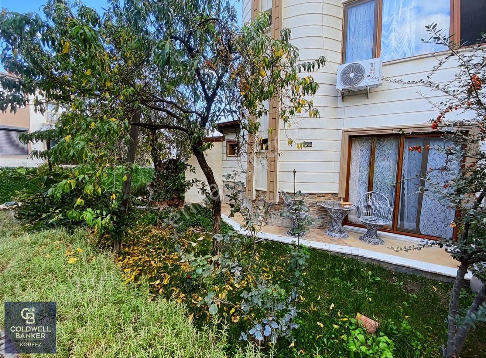 Havacılar Mevkiinde Havuzlu Sitede 5+1 Triplex Villa - Görsel 14
