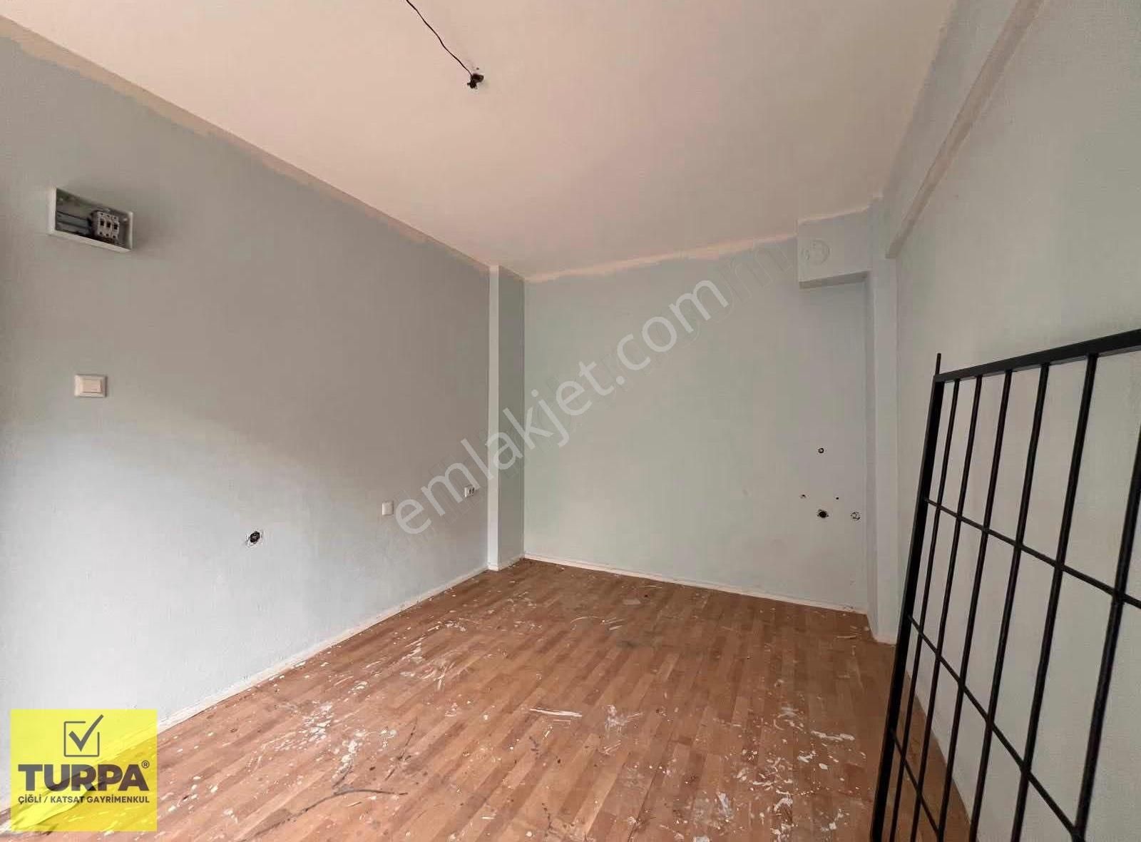 Karşıyaka Belediye Yakını Merkezi Konumlu Boş Satılık Dükkan - Görsel 8