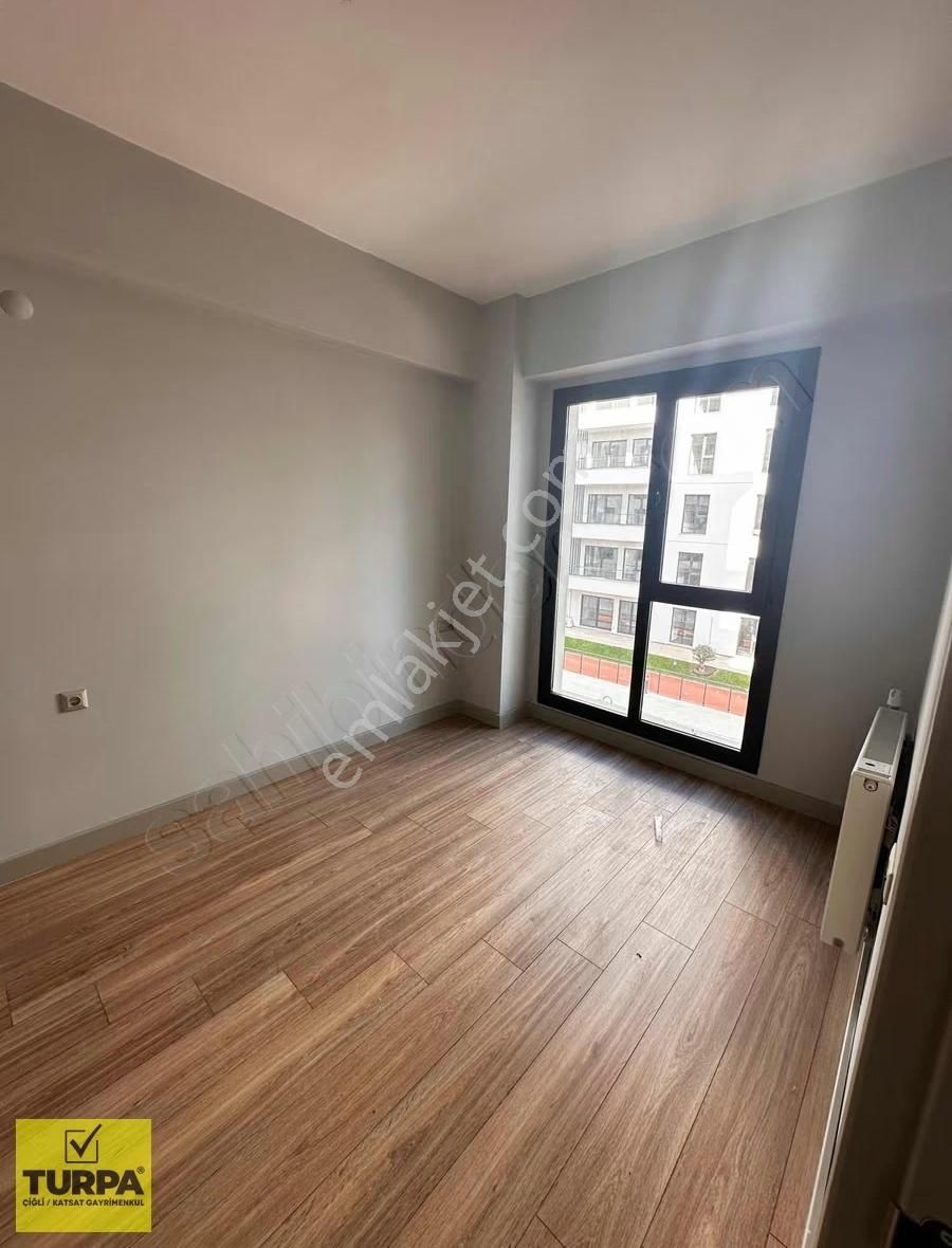 Bornova Parkyaşam Sitesinde Özel Konumlu 1+1 Kiralık Daire - Görsel 3