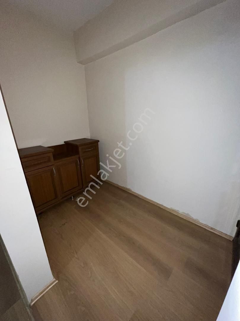 Ümraniye Çamlık İkbal Caddesi Üzerinde Merkezi Dubleks Daire Yabancı Ya Bekara Uygun Fiyatlı