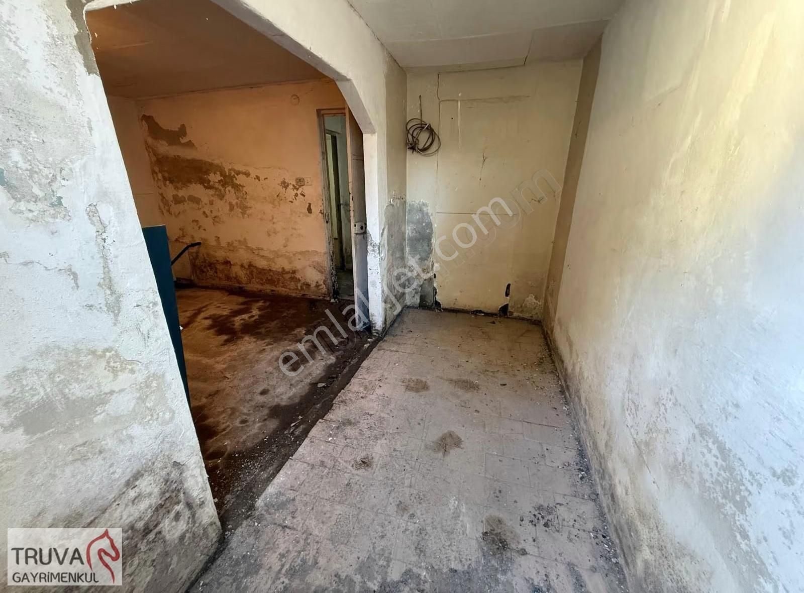 Truva Gayrimenkul Den 90m2 Kapalı 300 M2 Açık Alan Cadde Üstü - Görsel 18