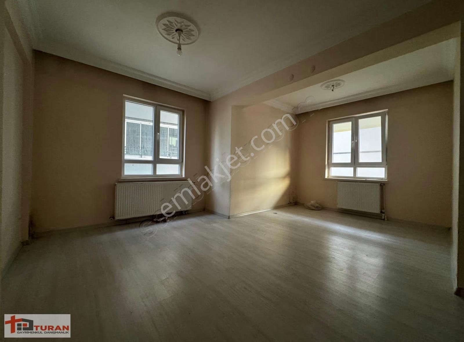 Teleferik Yakını Estergon Caddesi Üzeri 1+1 Kiralık** - Görsel 5