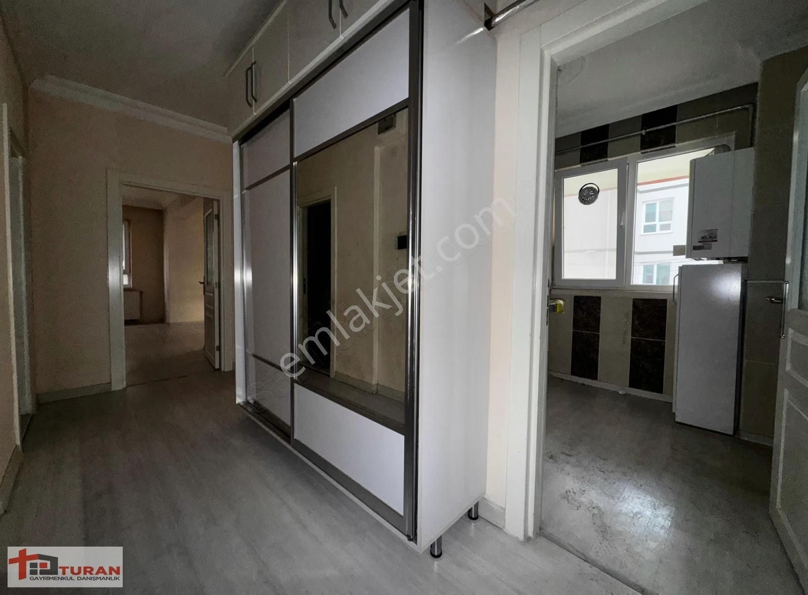 Teleferik Yakını Estergon Caddesi Üzeri 1+1 Kiralık** - Görsel 2