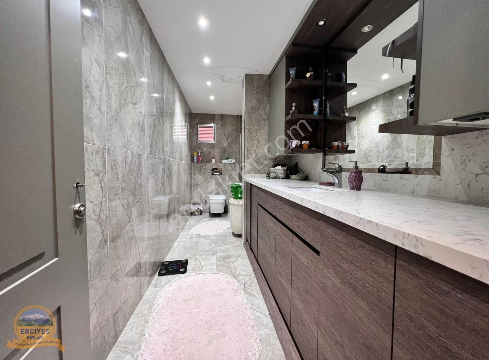 Erciyes'den Erenköy'de Katta Tek 4+1 Balkonlu, Ebeveynli 200 M² - Görsel 4