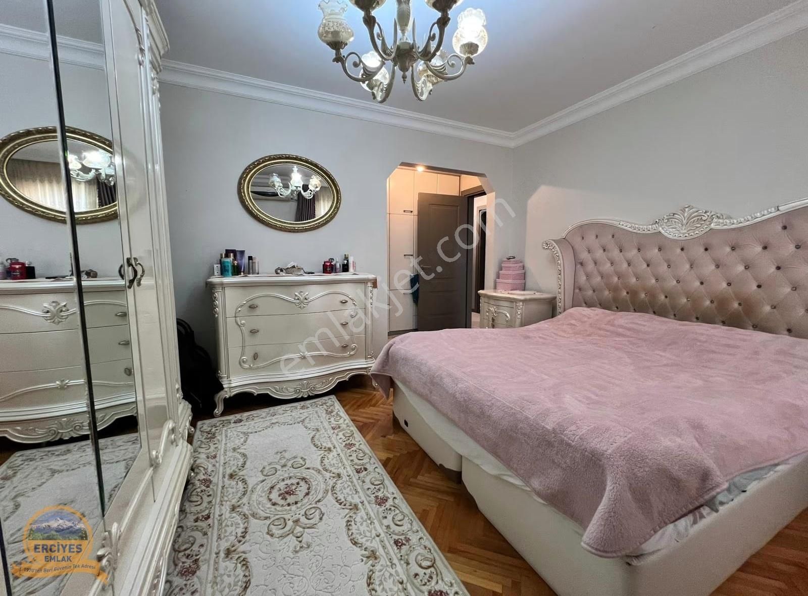 Erciyes'den Erenköy'de Katta Tek 4+1 Balkonlu, Ebeveynli 200 M² - Görsel 10