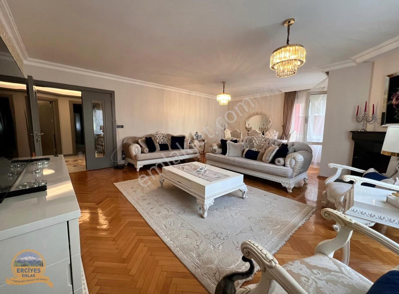 Erciyes'den Erenköy'de Katta Tek 4+1 Balkonlu, Ebeveynli 200 M² - Görsel 31