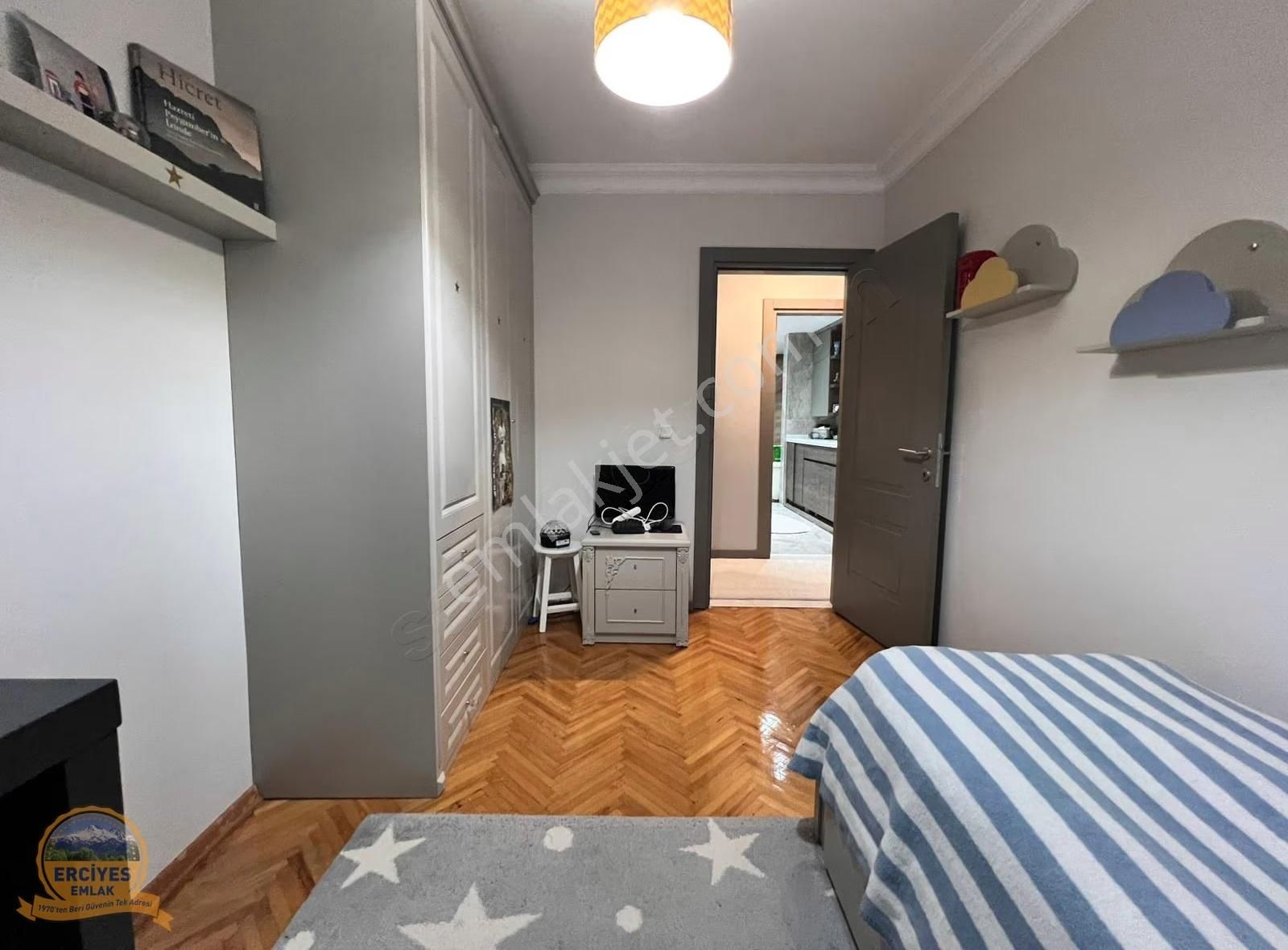 Erciyes'den Erenköy'de Katta Tek 4+1 Balkonlu, Ebeveynli 200 M² - Görsel 9