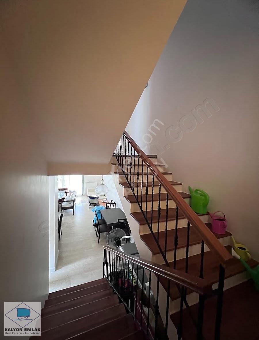 İzmir Çeşme Merkezde Havuzlu Sitede Kiralık Modern Villa - Görsel 23