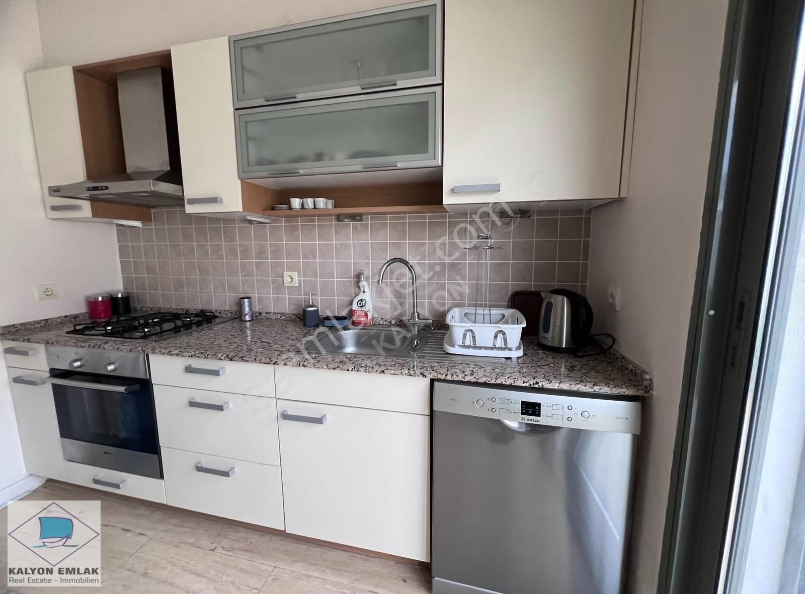 İzmir Çeşme Merkezde Havuzlu Sitede Kiralık Modern Villa - Görsel 12