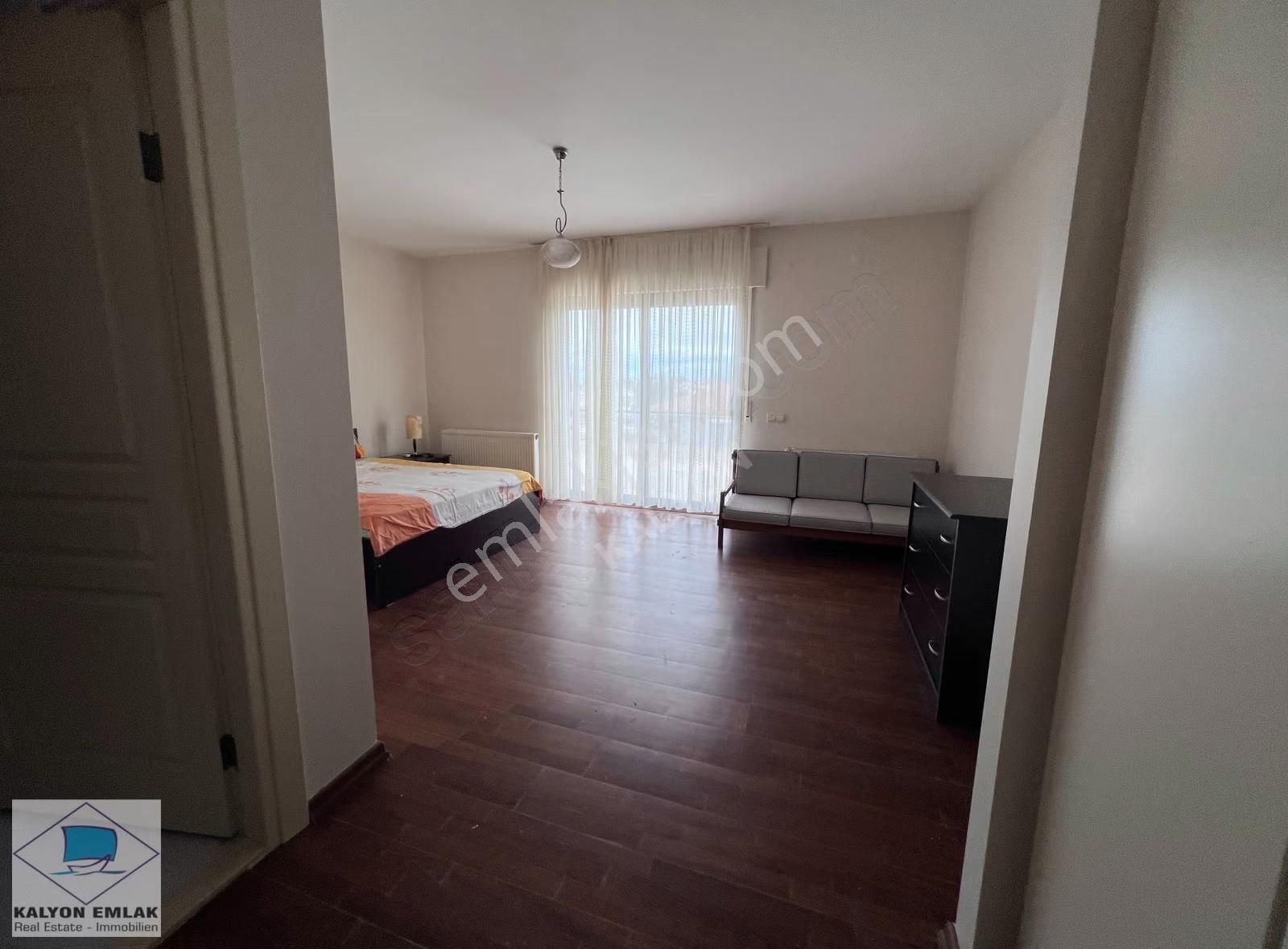 İzmir Çeşme Merkezde Havuzlu Sitede Kiralık Modern Villa - Görsel 18