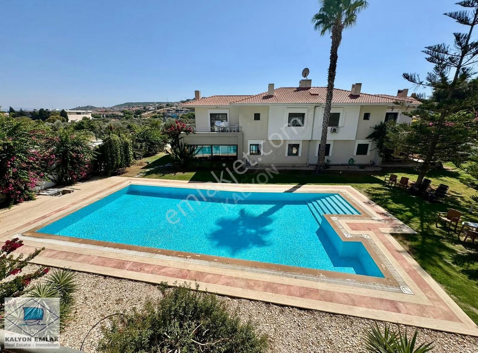 İzmir Çeşme Merkezde Havuzlu Sitede Kiralık Modern Villa - Görsel 28