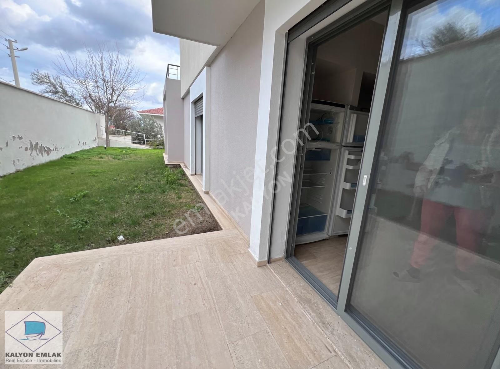 İzmir Çeşme Merkezde Havuzlu Sitede Kiralık Modern Villa - Görsel 32