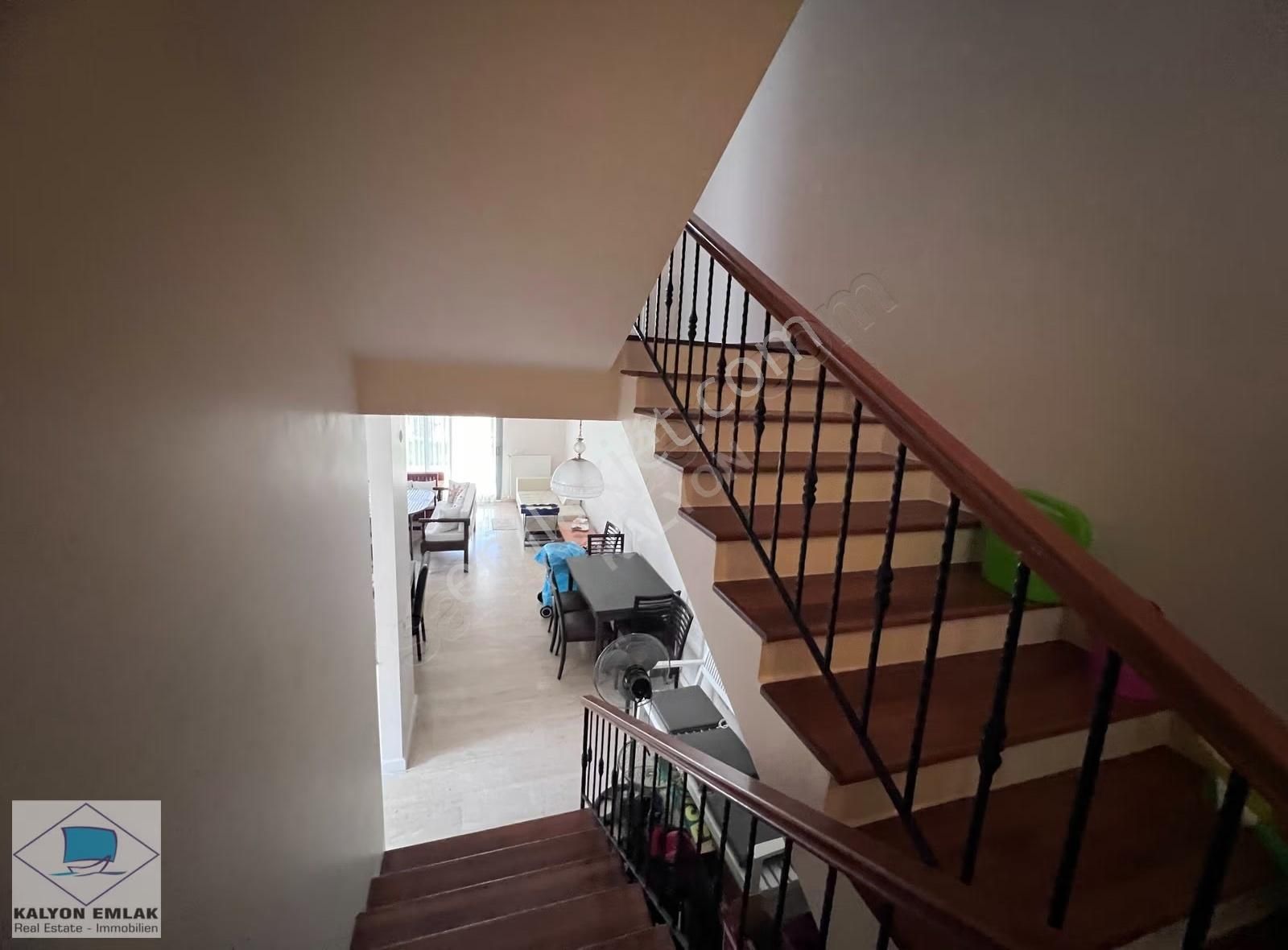 İzmir Çeşme Merkezde Havuzlu Sitede Kiralık Modern Villa - Görsel 24