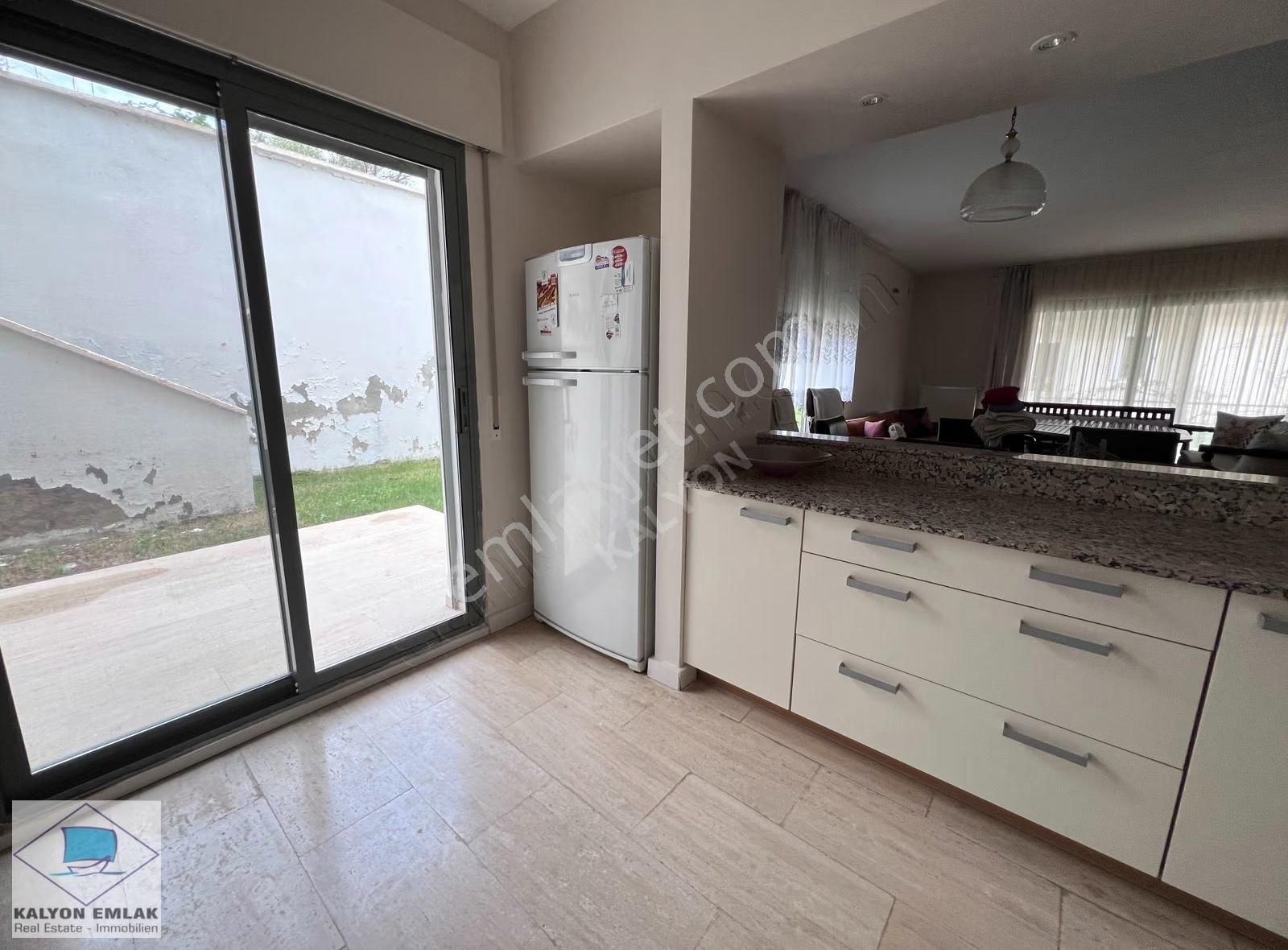 İzmir Çeşme Merkezde Havuzlu Sitede Kiralık Modern Villa - Görsel 30