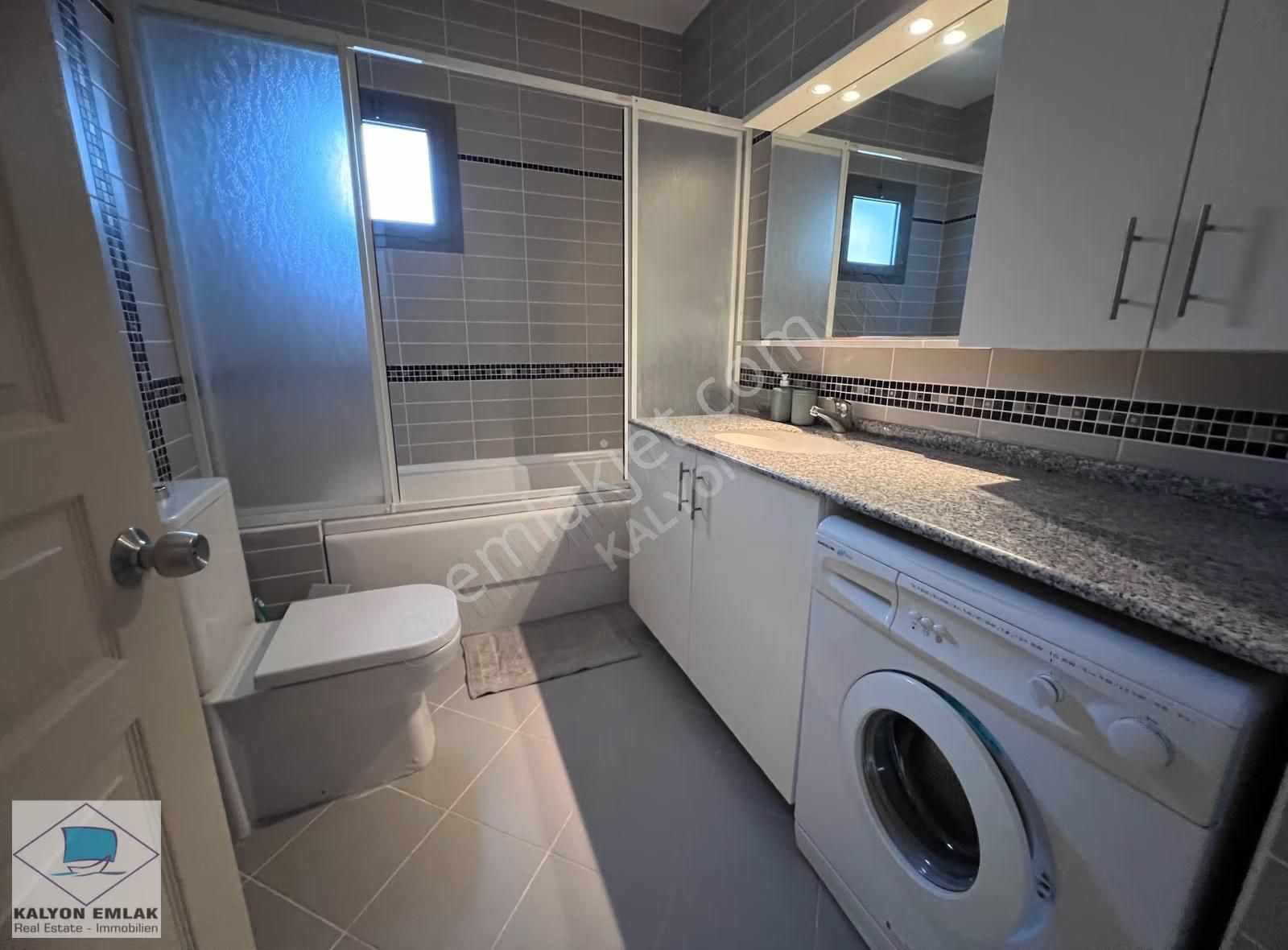 İzmir Çeşme Merkezde Havuzlu Sitede Kiralık Modern Villa - Görsel 17