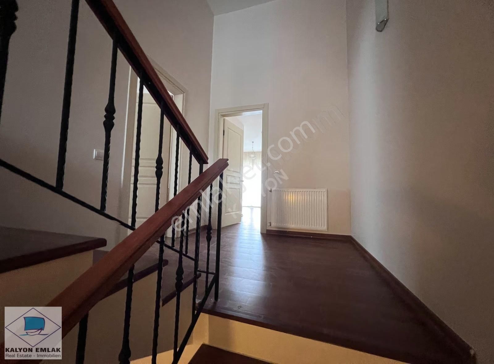 İzmir Çeşme Merkezde Havuzlu Sitede Kiralık Modern Villa - Görsel 35