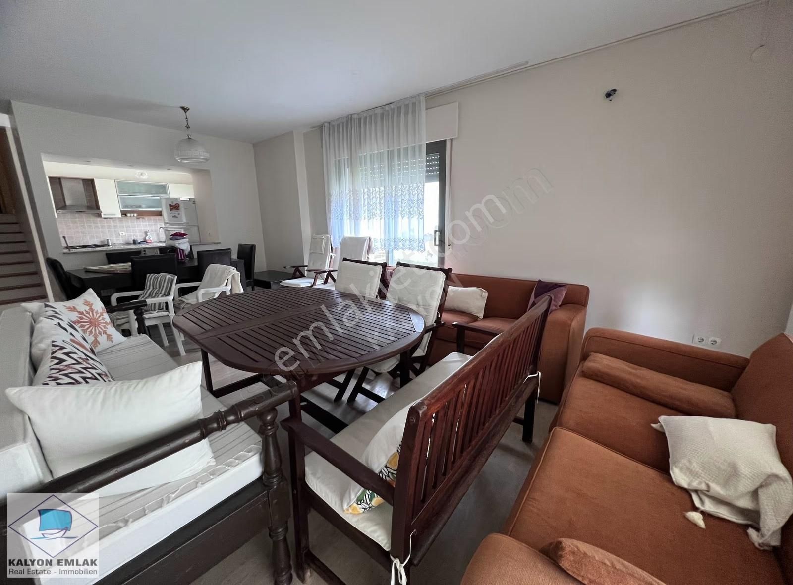 İzmir Çeşme Merkezde Havuzlu Sitede Kiralık Modern Villa - Görsel 9