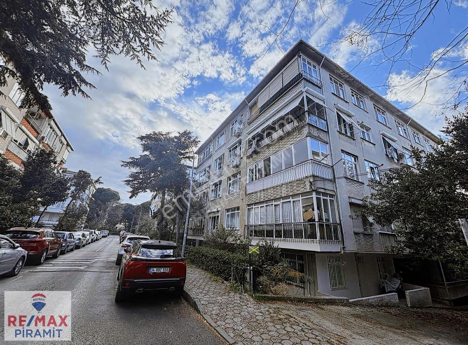 Acıbadem Çakmak Sitesinde Full Eşyalı 2+1 Kiralık Daire !!!