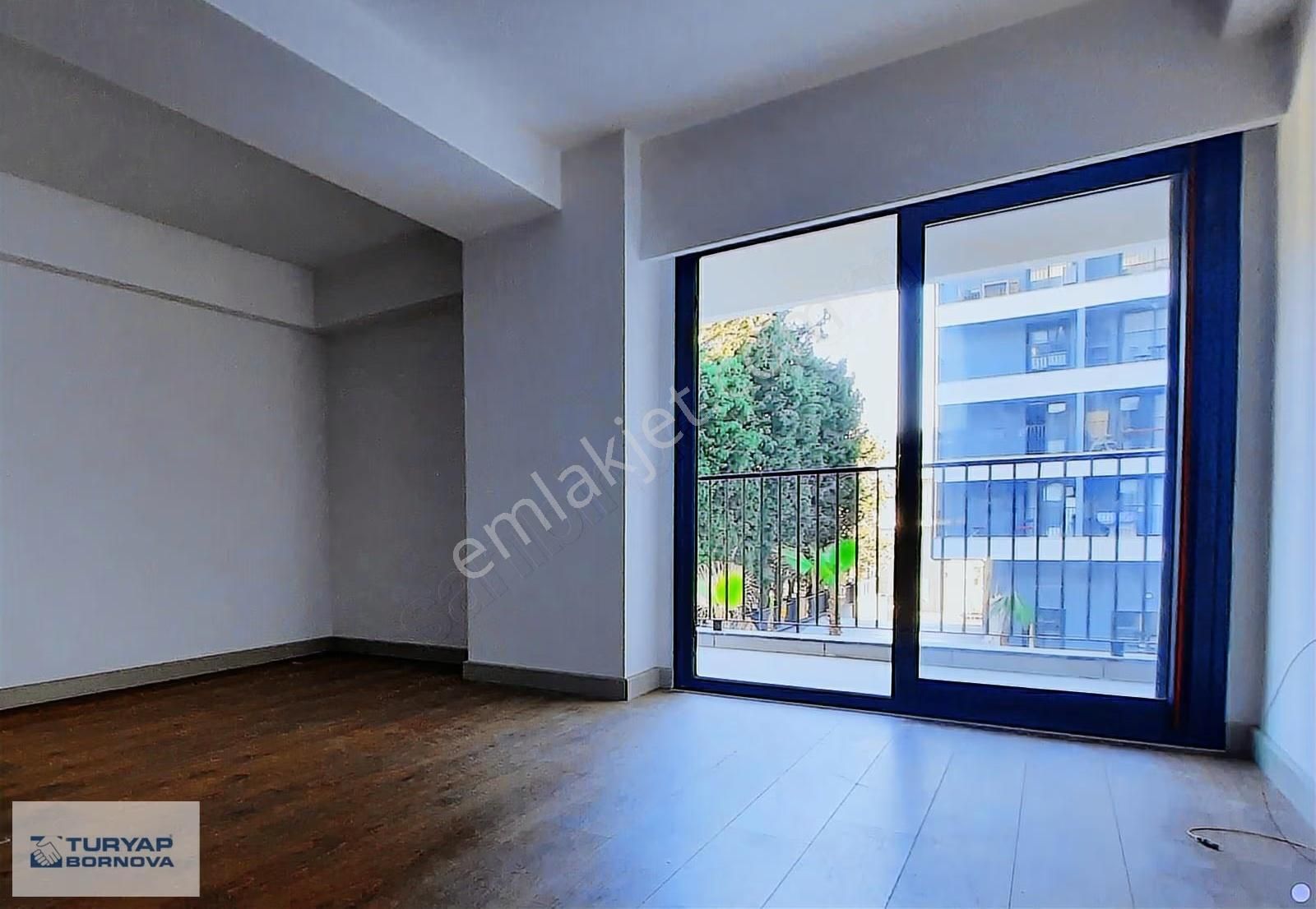 Bornova Passa Nova'da Havuzlu 7/24 Güvenlikli Sitede 2+1 - Görsel 3