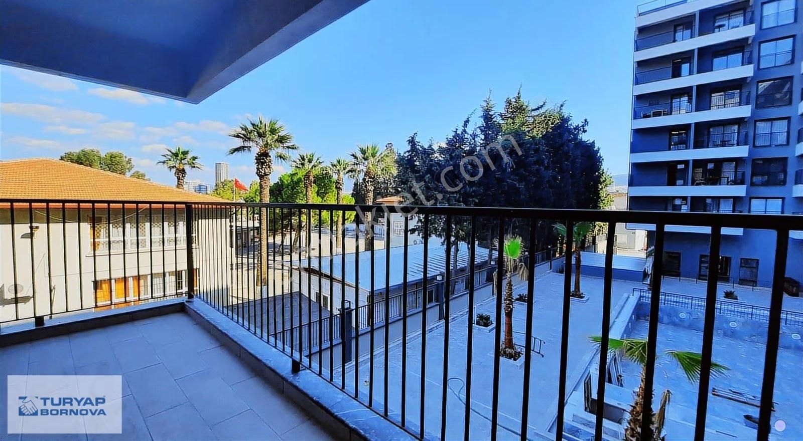 Bornova Passa Nova'da Havuzlu 7/24 Güvenlikli Sitede 2+1 - Görsel 2