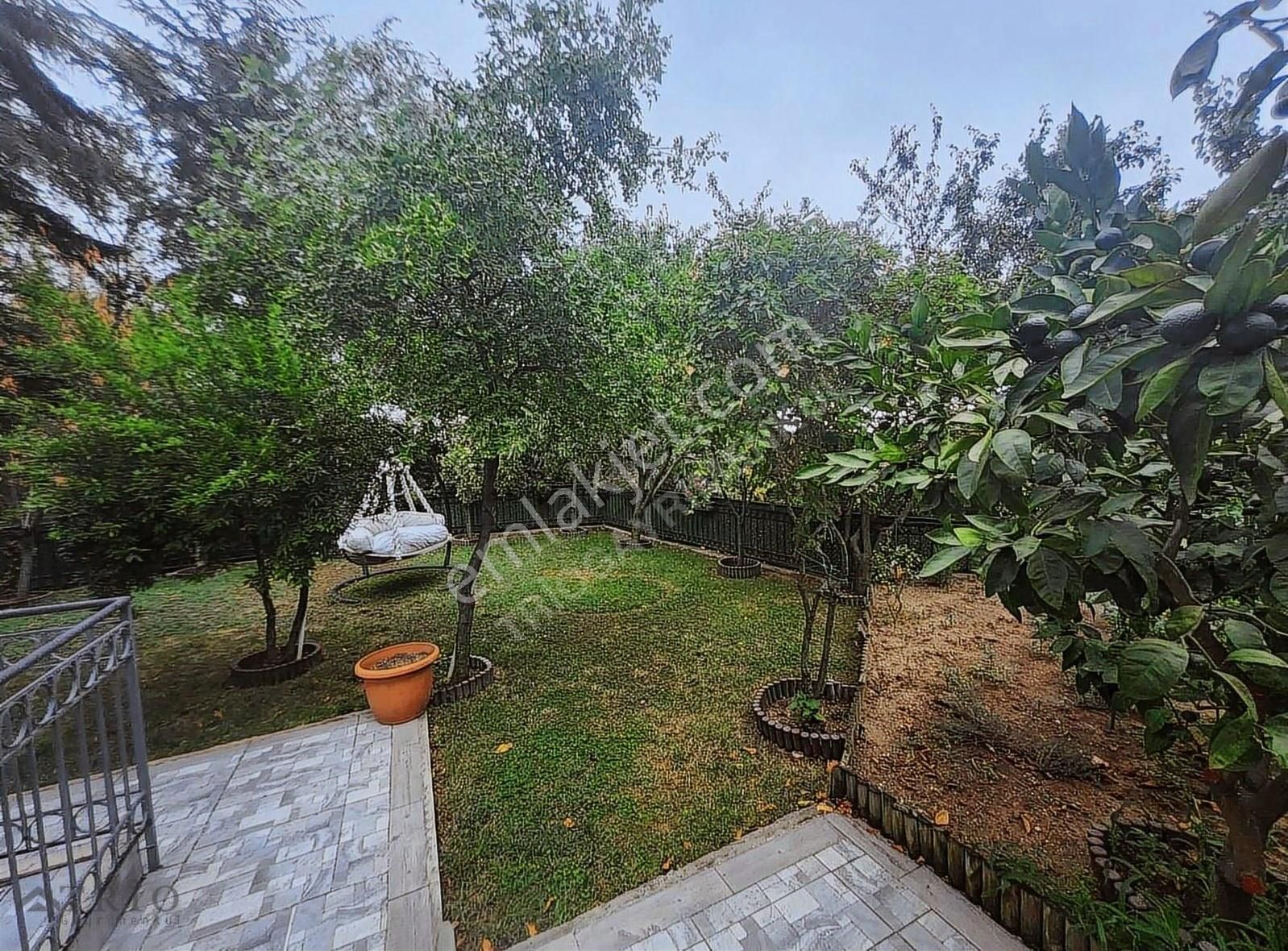 Bahçeşehir Merkez Bademlerde Tadilatlı Forleks Villa! - Görsel 6