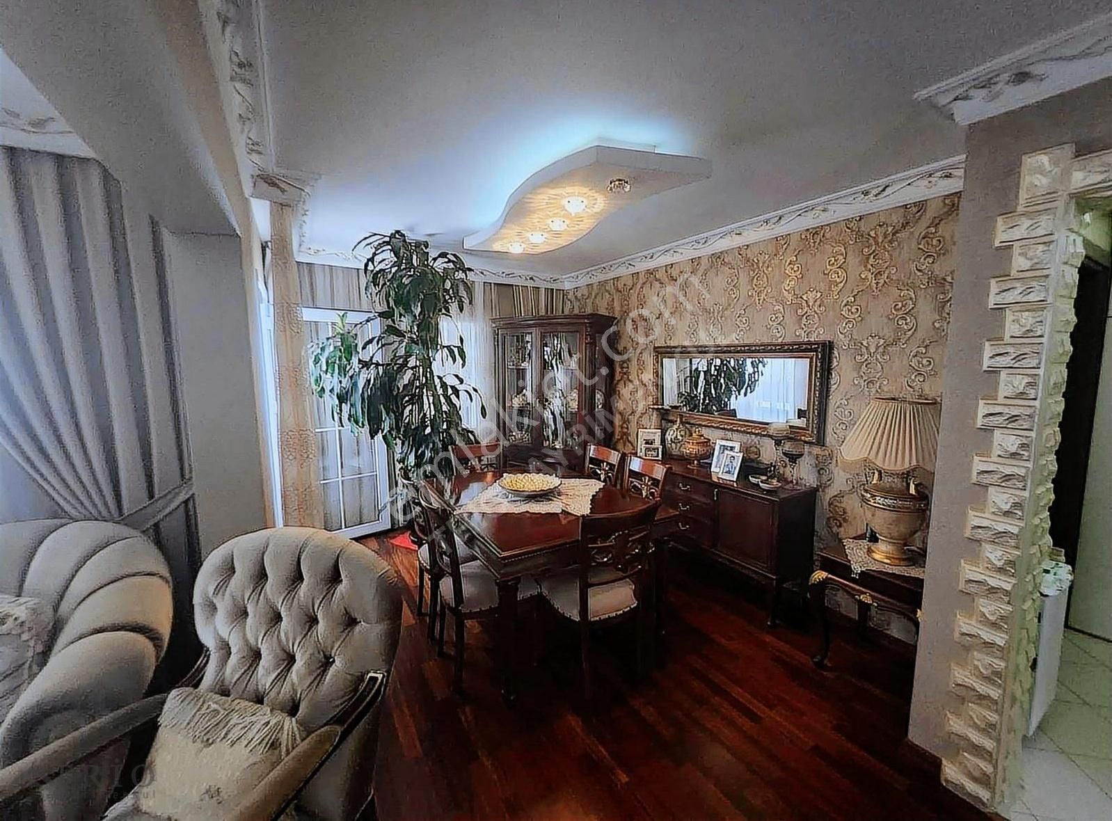 Bahçeşehir Merkez Bademlerde Tadilatlı Forleks Villa! - Görsel 4