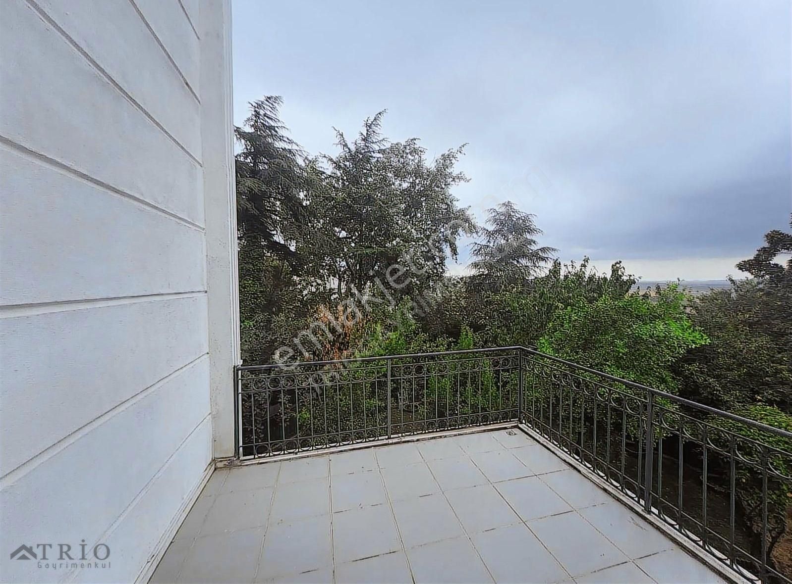 Bahçeşehir Merkez Bademlerde Tadilatlı Forleks Villa! - Görsel 16