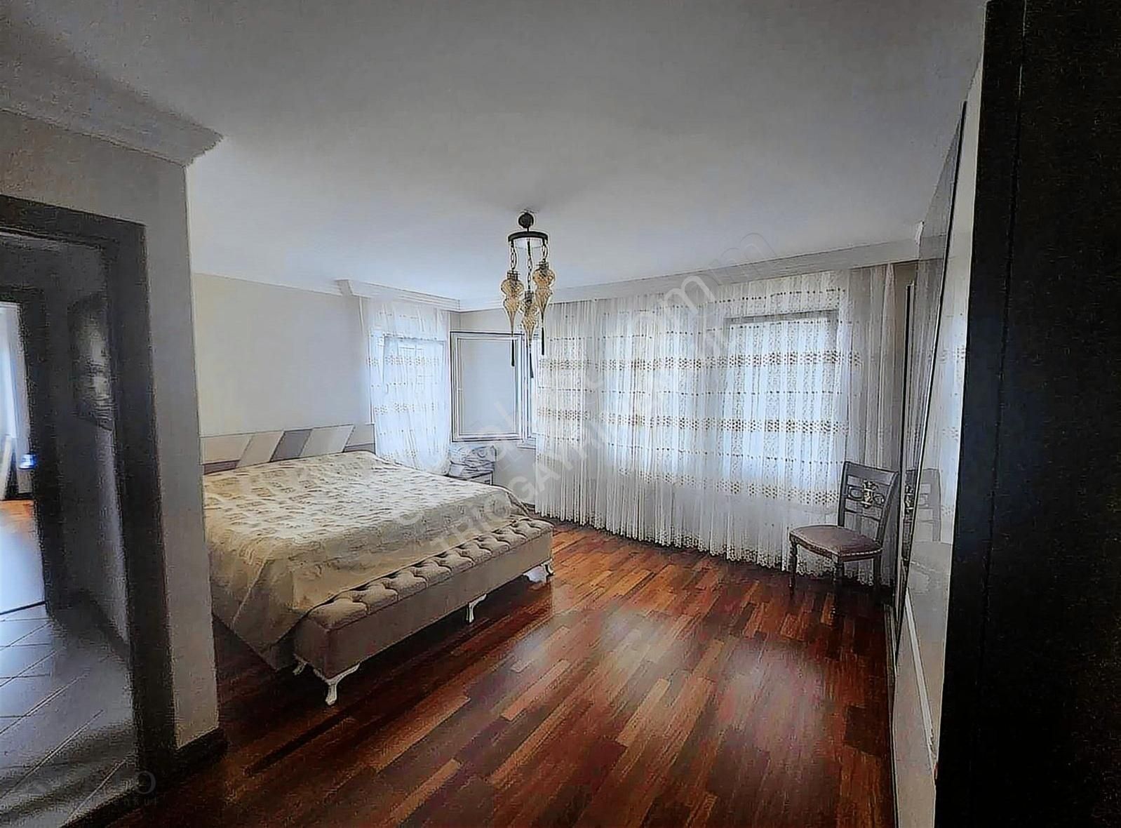 Bahçeşehir Merkez Bademlerde Tadilatlı Forleks Villa! - Görsel 29