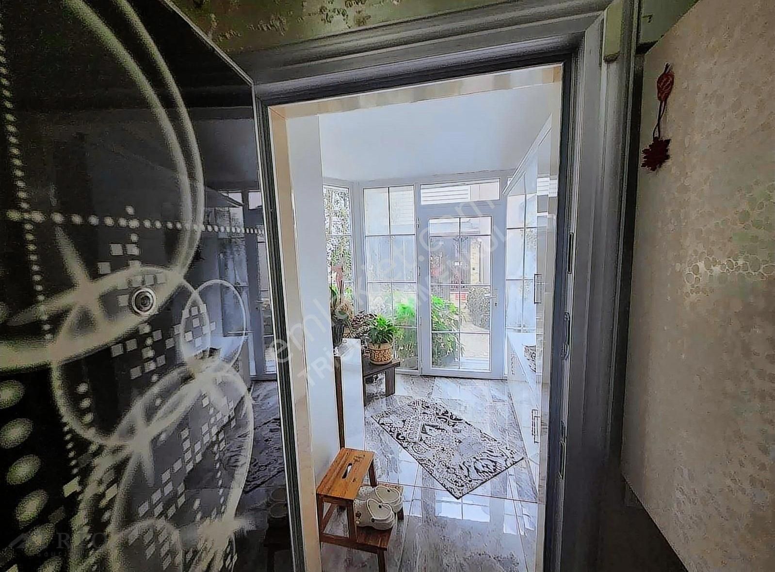 Bahçeşehir Merkez Bademlerde Tadilatlı Forleks Villa! - Görsel 2