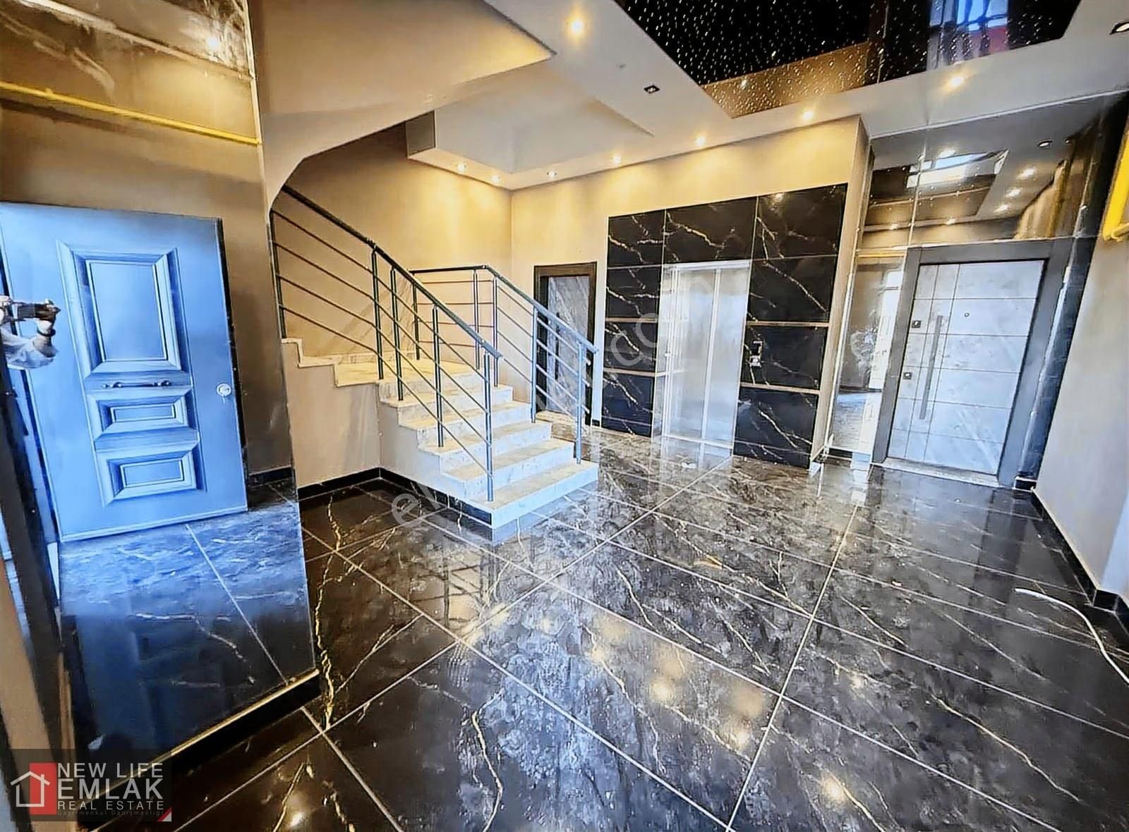 Kuşadası Merkezde Site İçinde Uygun Fiyatlı Satılık Daire