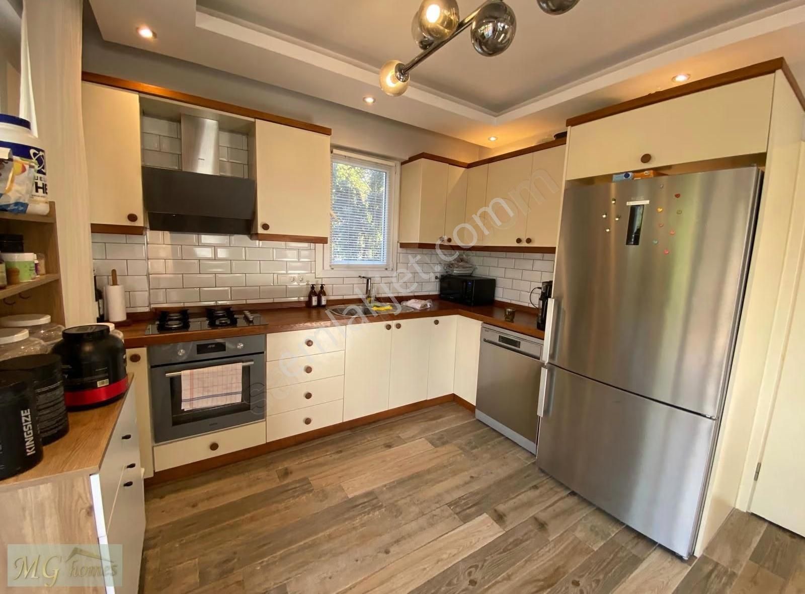 Çiftlik Mah. 4+1 Tripleks Tam Müstakil Havuzlu Satılık Villa