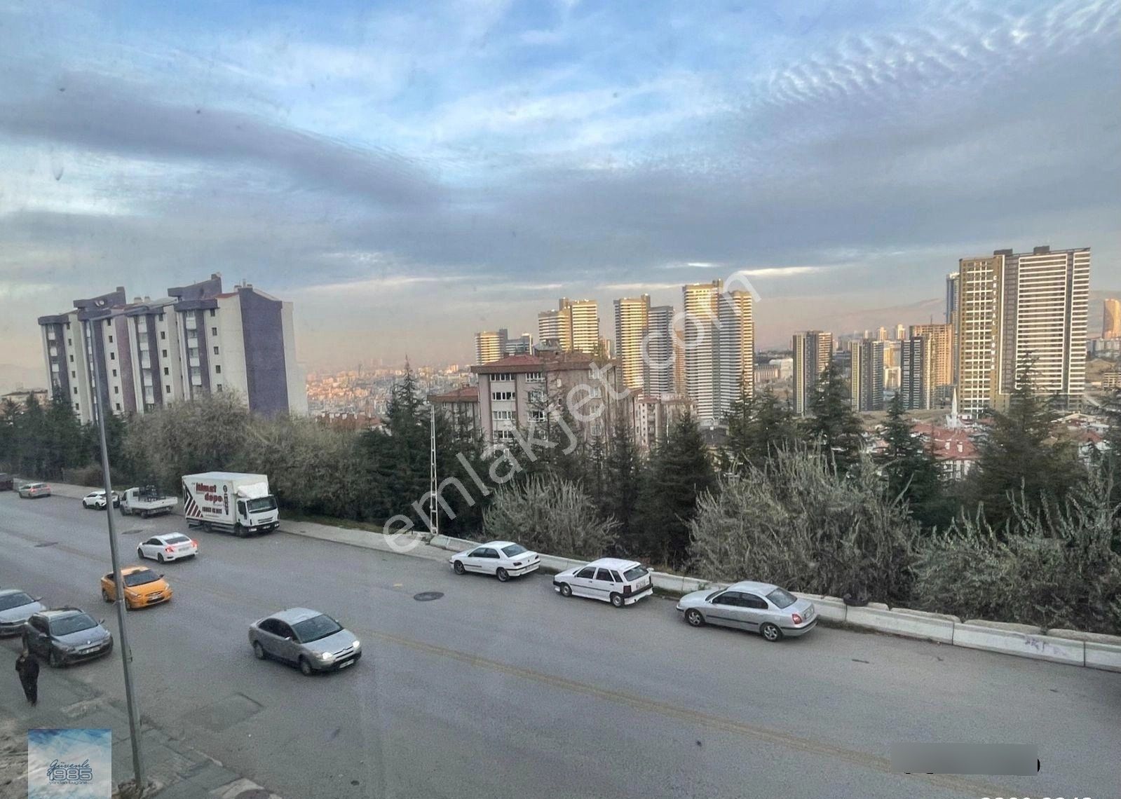 Mürsel Uluç 931. Cadde Üzeri 2+1 Full Mobilyalı Manzaralı Kombili Önü Ve Yanı Yeşil Alan 80m2 Net - Görsel 5