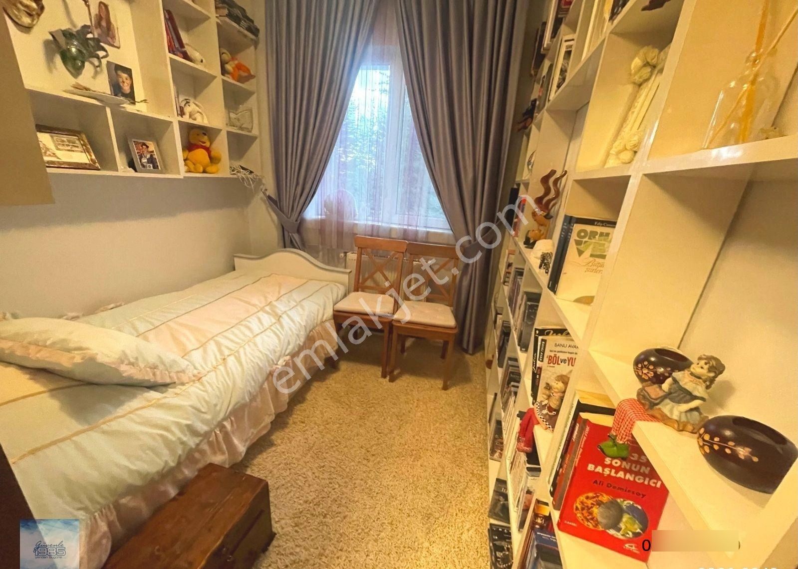 Mürsel Uluç 931. Cadde Üzeri 2+1 Full Mobilyalı Manzaralı Kombili Önü Ve Yanı Yeşil Alan 80m2 Net - Görsel 6