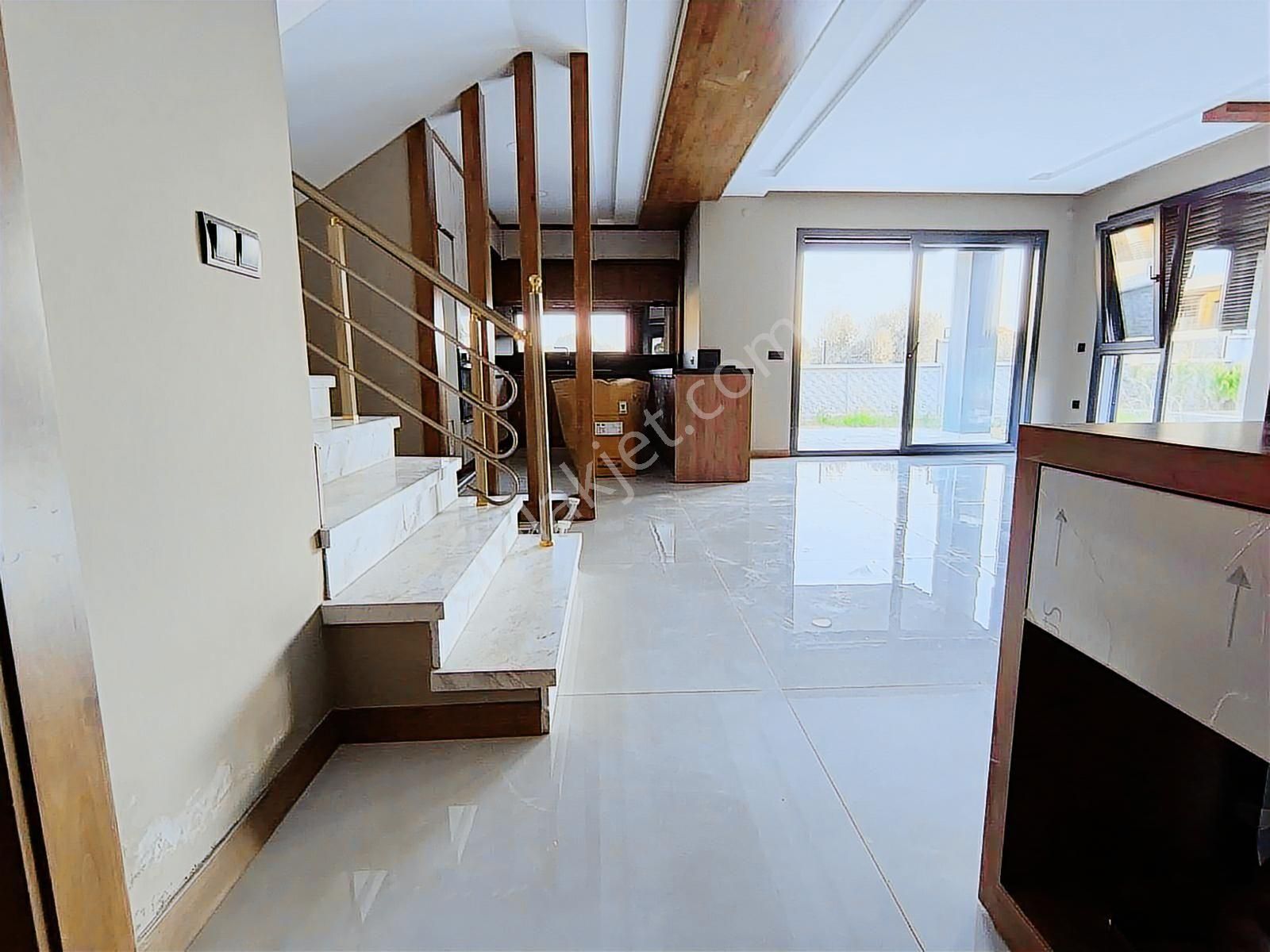 *fırsat Villa*güre'de, Yüzme Havuzlu Köşe Cephe 3+1 Lüks Villa - Görsel 11