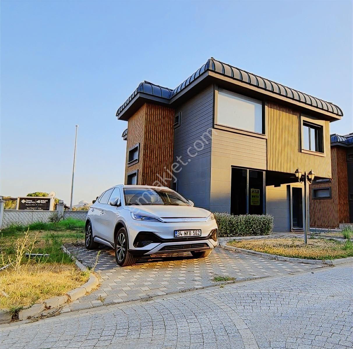 *fırsat Villa*güre'de, Yüzme Havuzlu Köşe Cephe 3+1 Lüks Villa