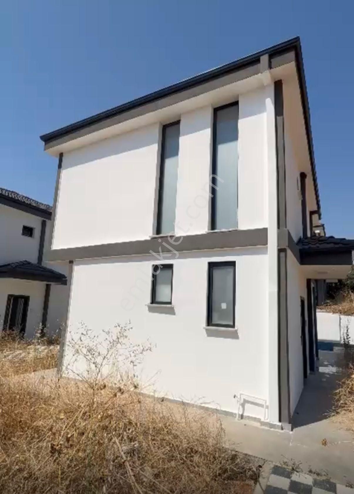 Akbük Mahallesi'nde Denize Ve Çarşıya Yakın 3+1 Acil Satılık Müstakil Villa - Görsel 30