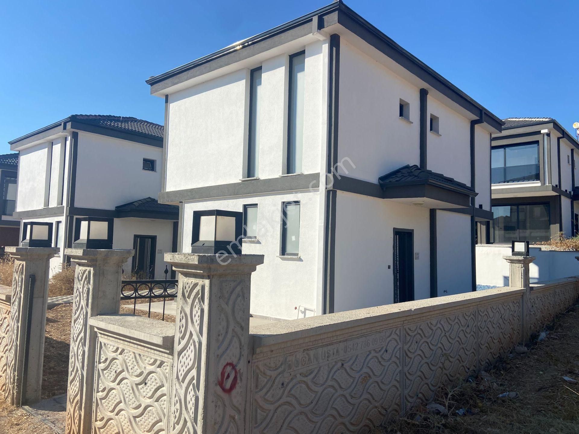 Akbük Mahallesi'nde Denize Ve Çarşıya Yakın 3+1 Acil Satılık Müstakil Villa - Görsel 5