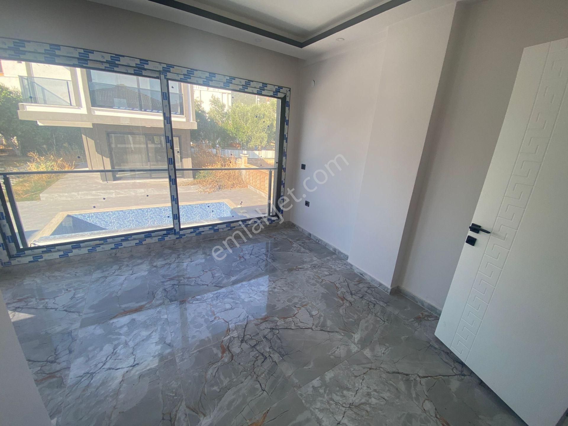 Akbük Mahallesi'nde Denize Ve Çarşıya Yakın 3+1 Acil Satılık Müstakil Villa - Görsel 29