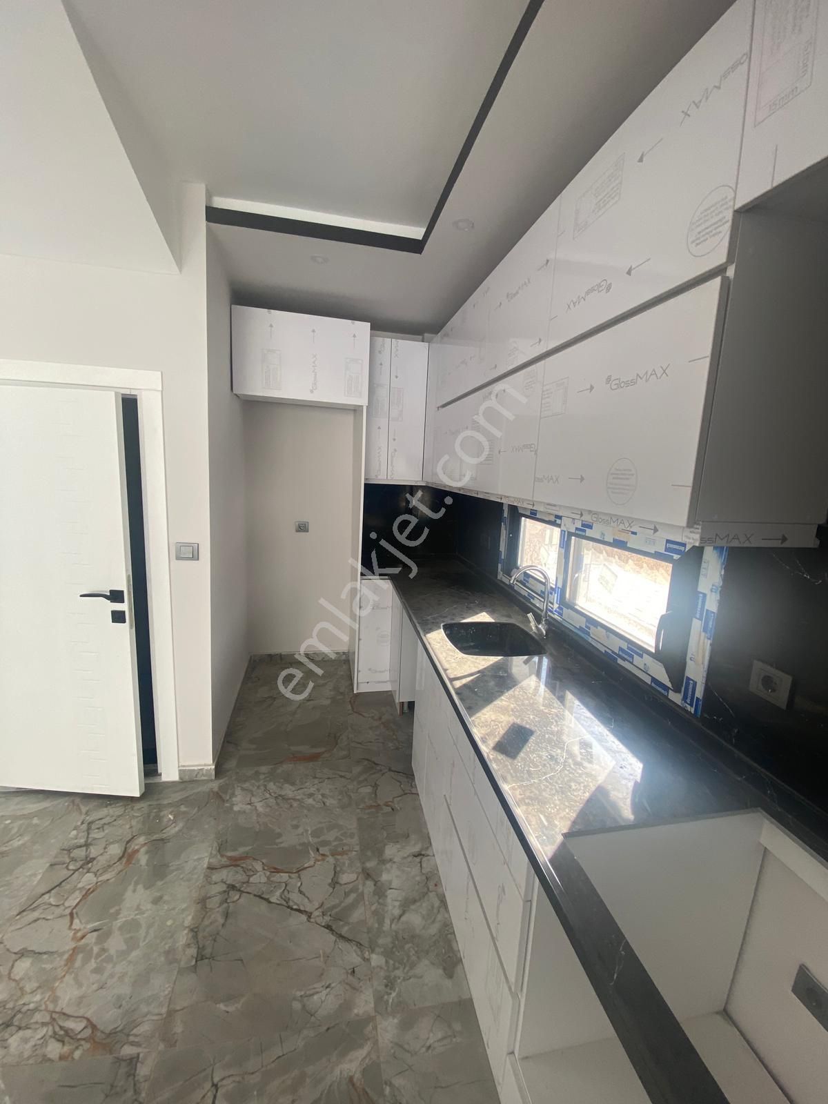 Akbük Mahallesi'nde Denize Ve Çarşıya Yakın 3+1 Acil Satılık Müstakil Villa - Görsel 22