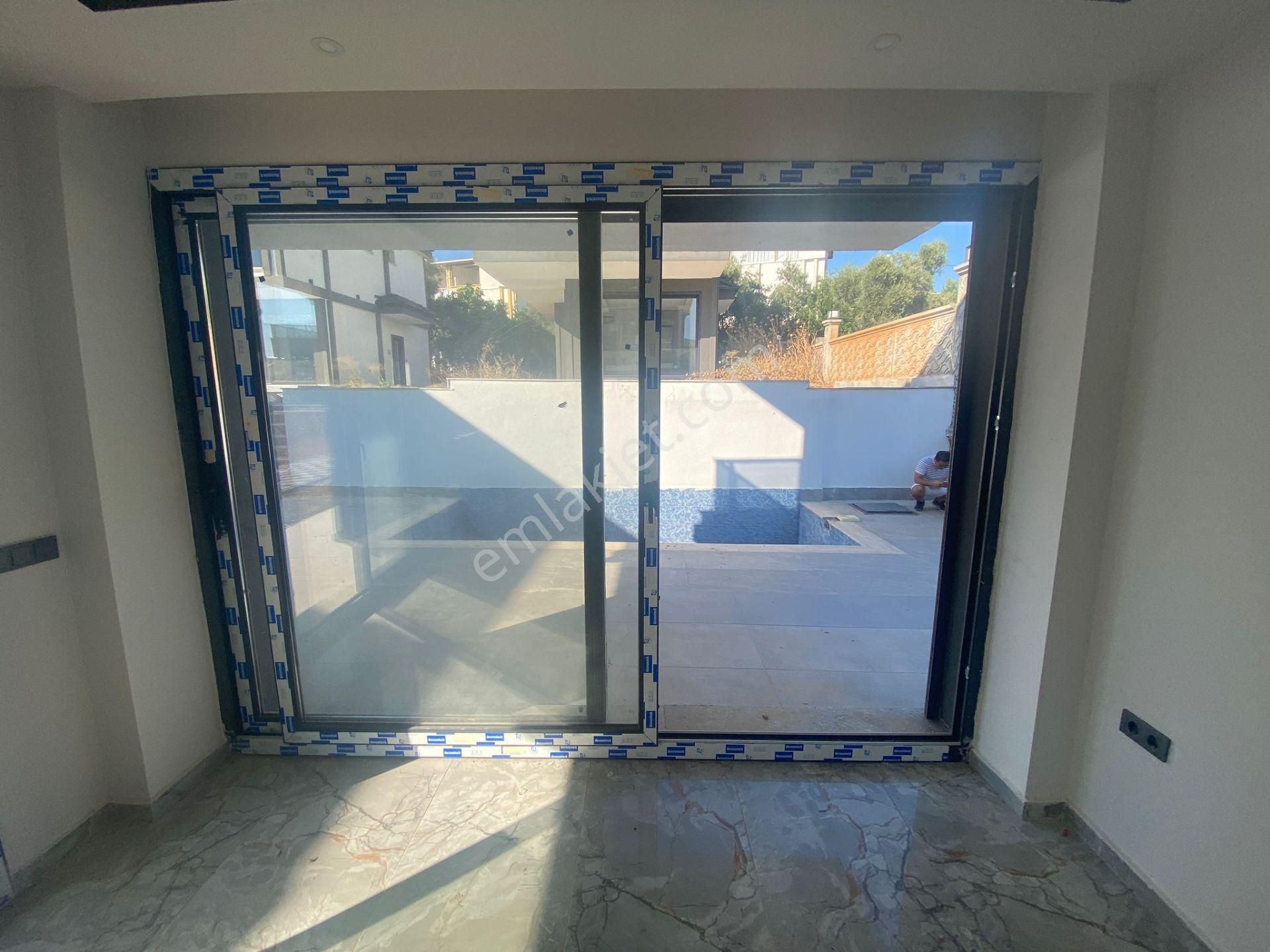 Akbük Mahallesi'nde Denize Ve Çarşıya Yakın 3+1 Acil Satılık Müstakil Villa - Görsel 15