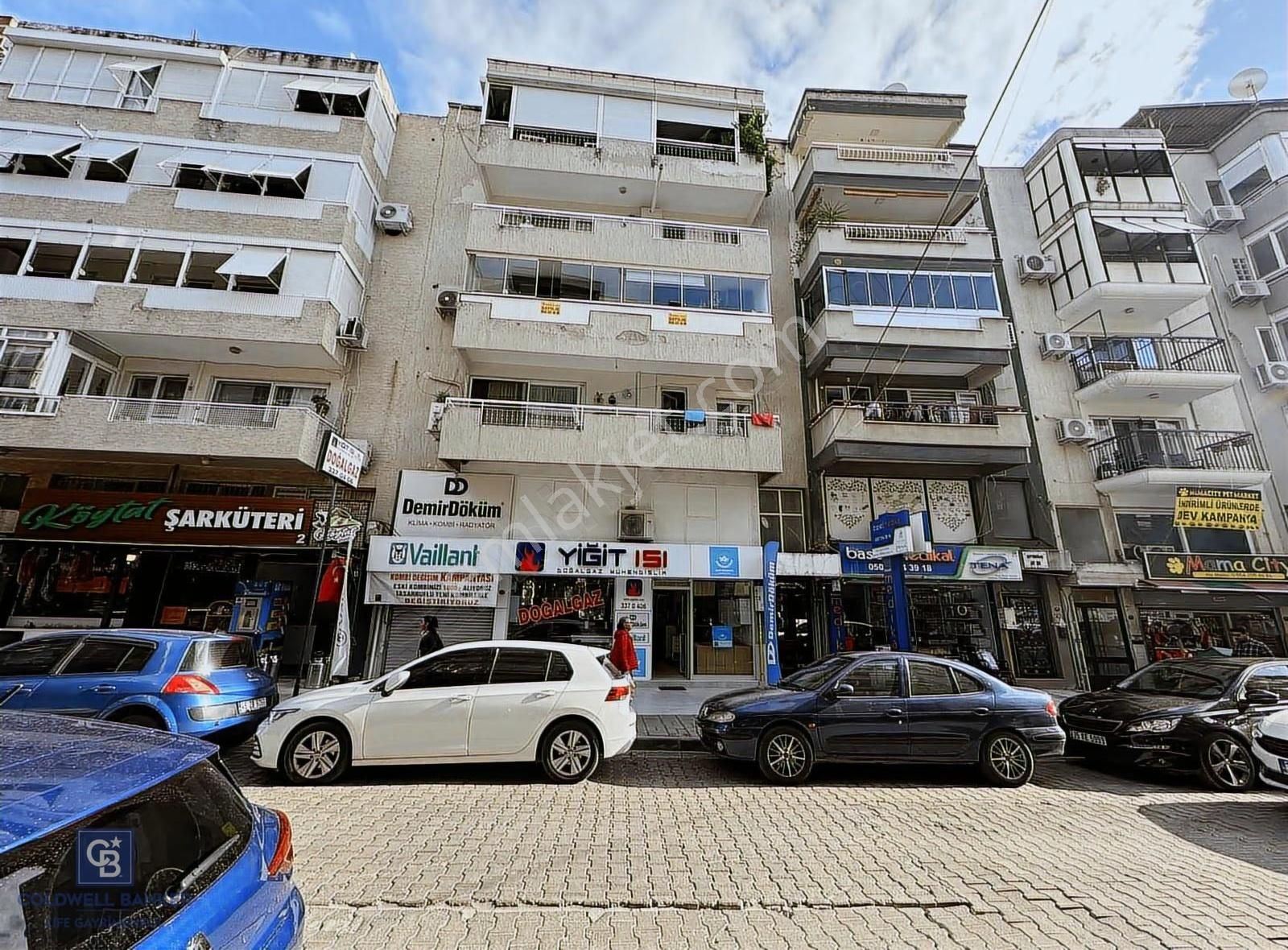 Karşıyaka Atakent'te 2. Kat Tadilatlı 3+1 Satılık Daire - Görsel 3