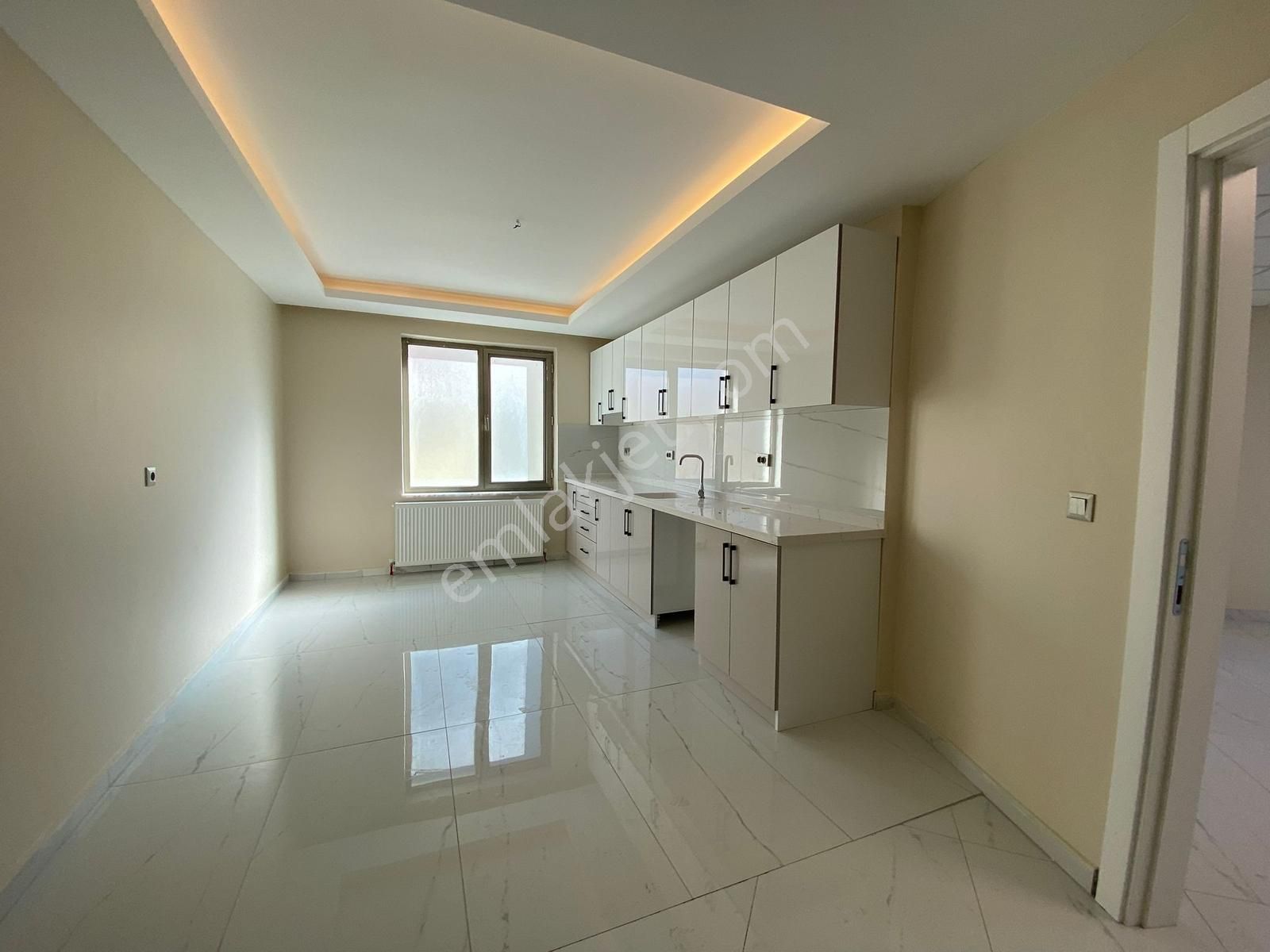 Karaca Plazada Yapılı Geniş Ferah 3+1 Kiralık Ofis - Görsel 13